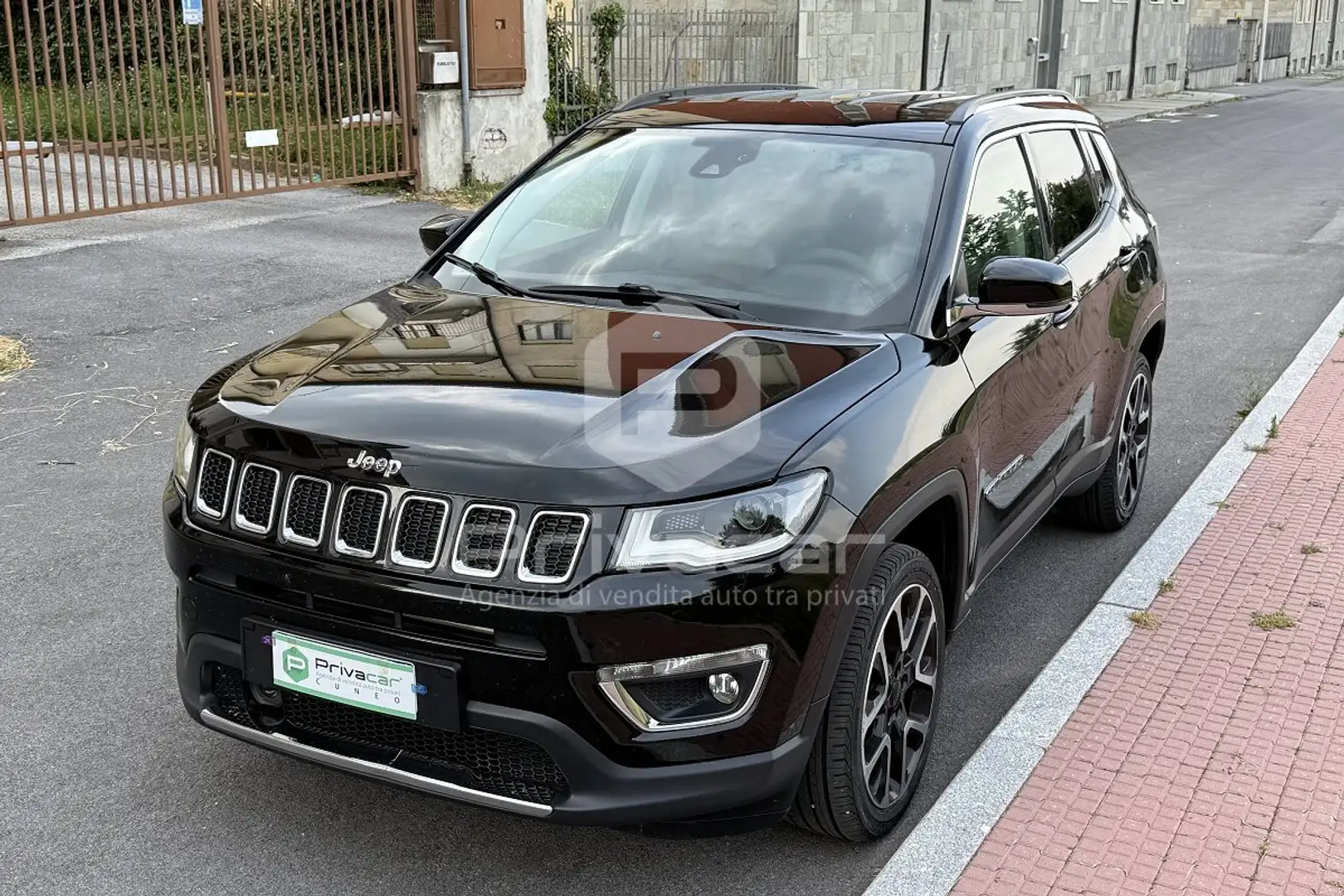 Jeep Compass Compass 2.0 Multijet II 4WD Limited Zwart - 1