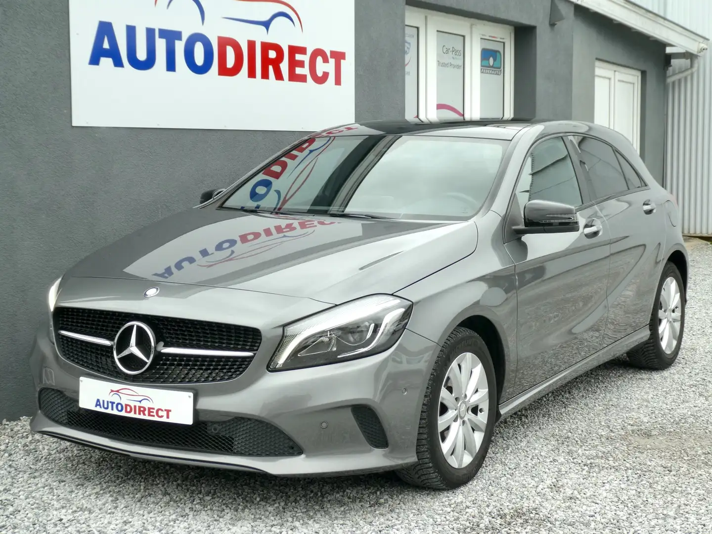 Mercedes-Benz A 180 d BE Edition AUTOMAAT Cuir, Navi, Led, PDC Blau - 1