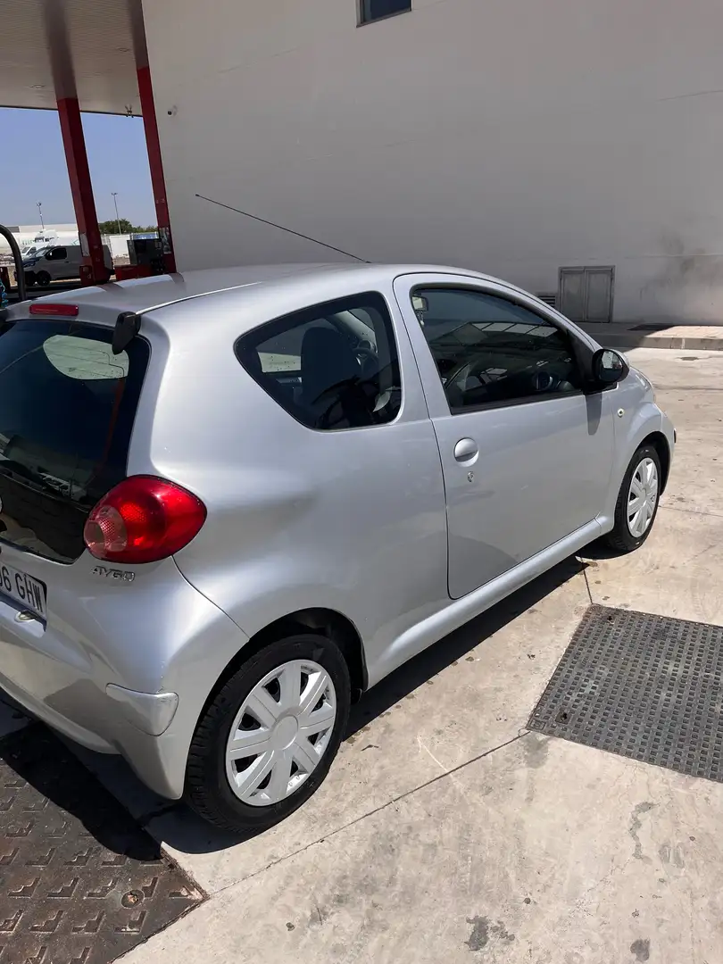 Toyota Aygo Aygo 1.0 VVT-i Plateado - 1