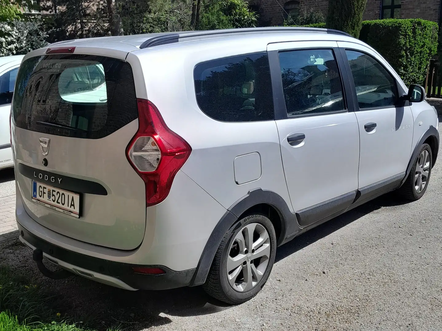 Dacia Lodgy Lodgy Stepway Sensation dCi 110 S Grau - 2