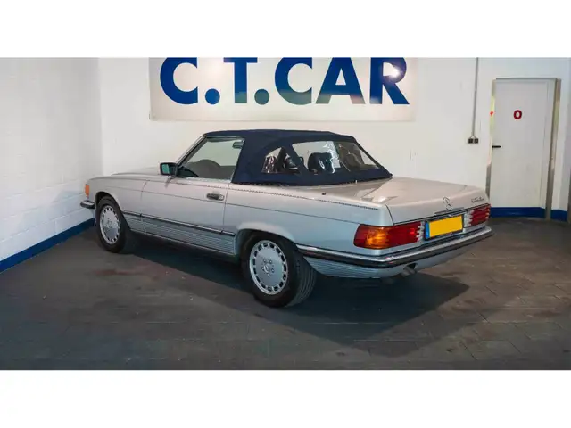 Mercedes-Benz SL 560 Auto.