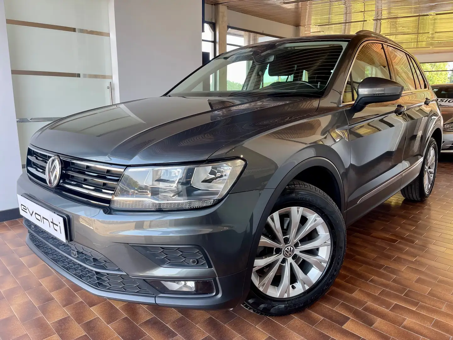 Volkswagen Tiguan 1.4 tsi Style 125cv  G.PIRELLI/APLLE CAR PLAY Grau - 1