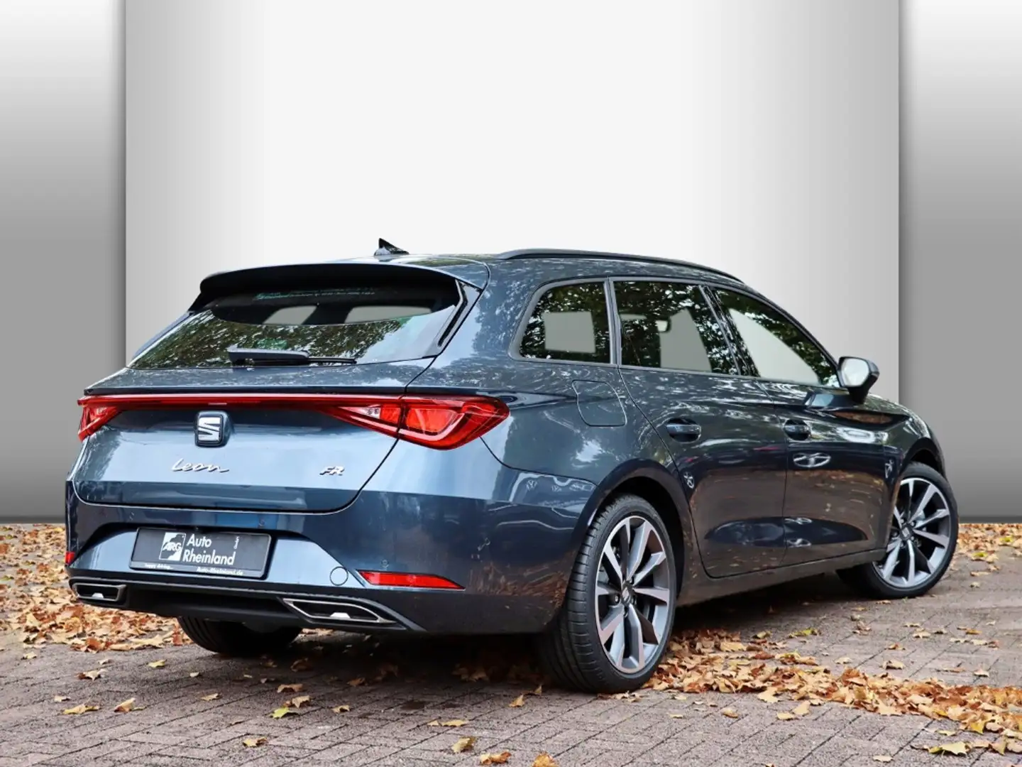SEAT Leon Sportstourer FR 1.5 eTSI DSG ACC/GRA/LED/NAVI/PARK Grau - 2