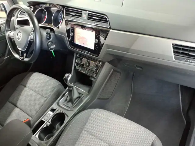 Volkswagen Touran view 9