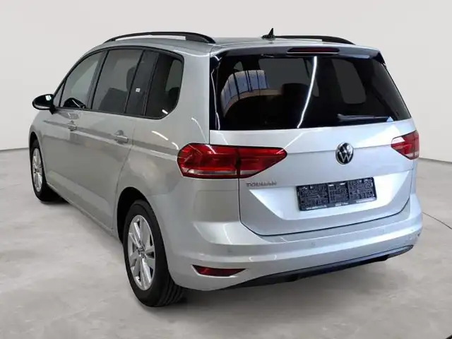 Volkswagen Touran view 5