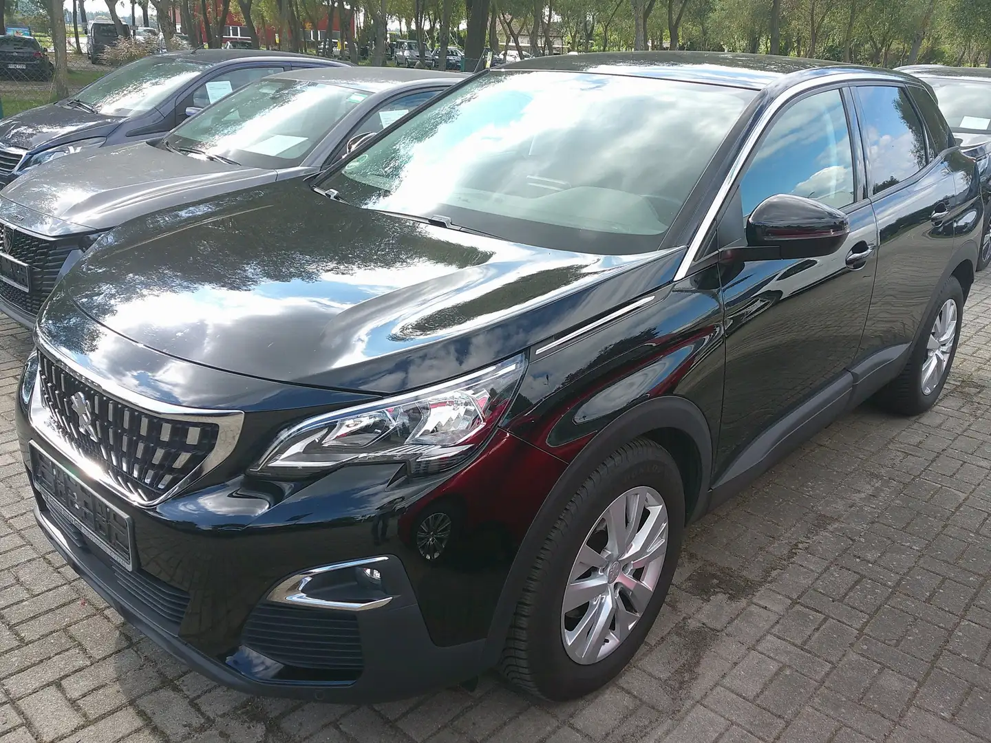 Peugeot 3008 Active Business PureTech 130 ,AHK, Allwetter, Navi Schwarz - 2