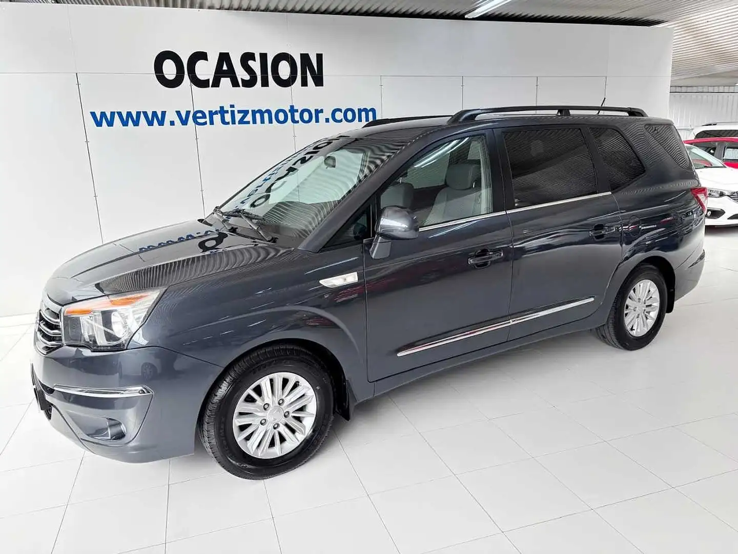 SsangYong Rodius 2.0e-Xdi Premium Gris - 1