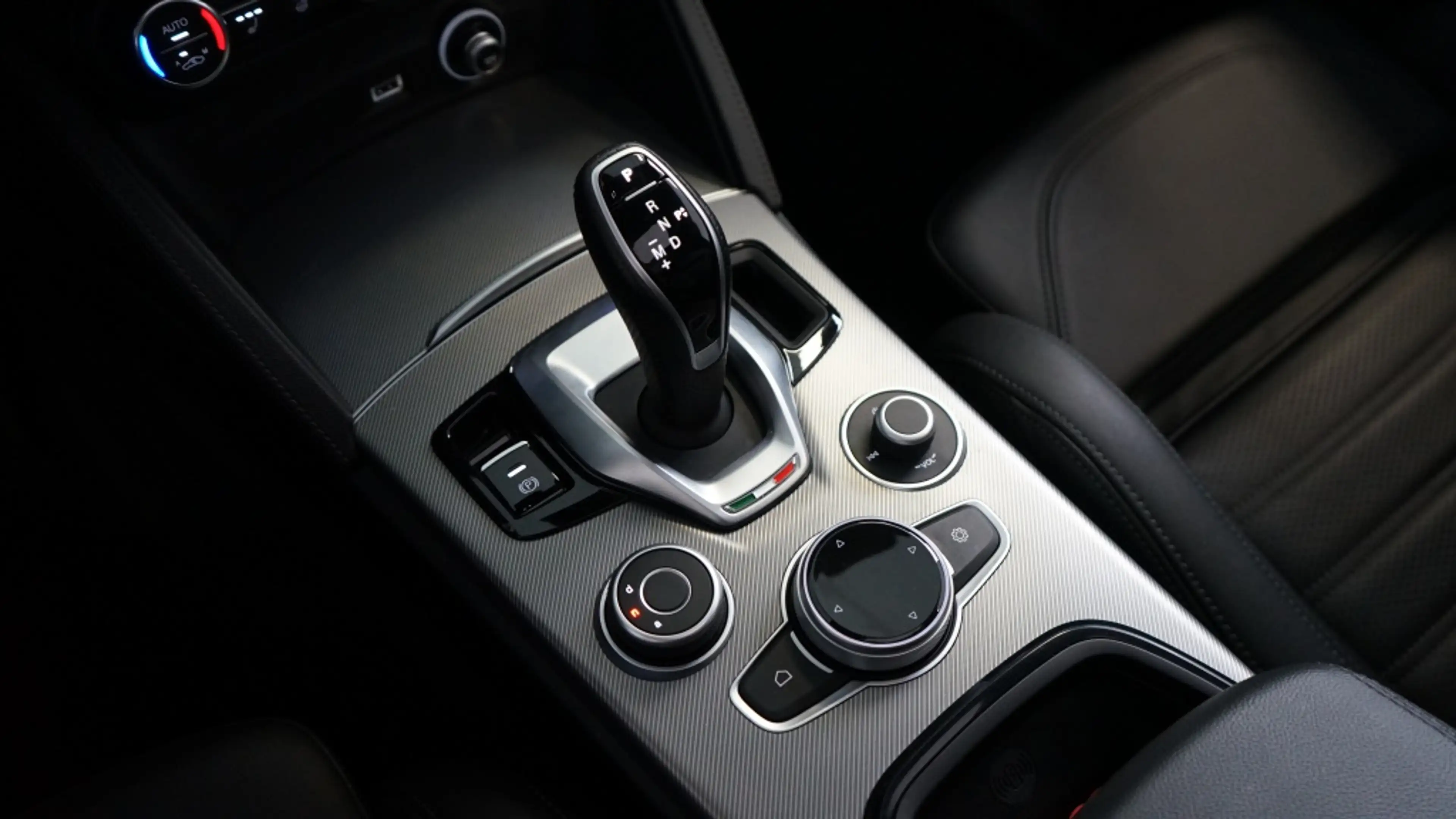 Alfa Romeo Stelvio 2.0 T AWD Veloce | elektr trekhaak | Pano | 21 inc — photo 28
