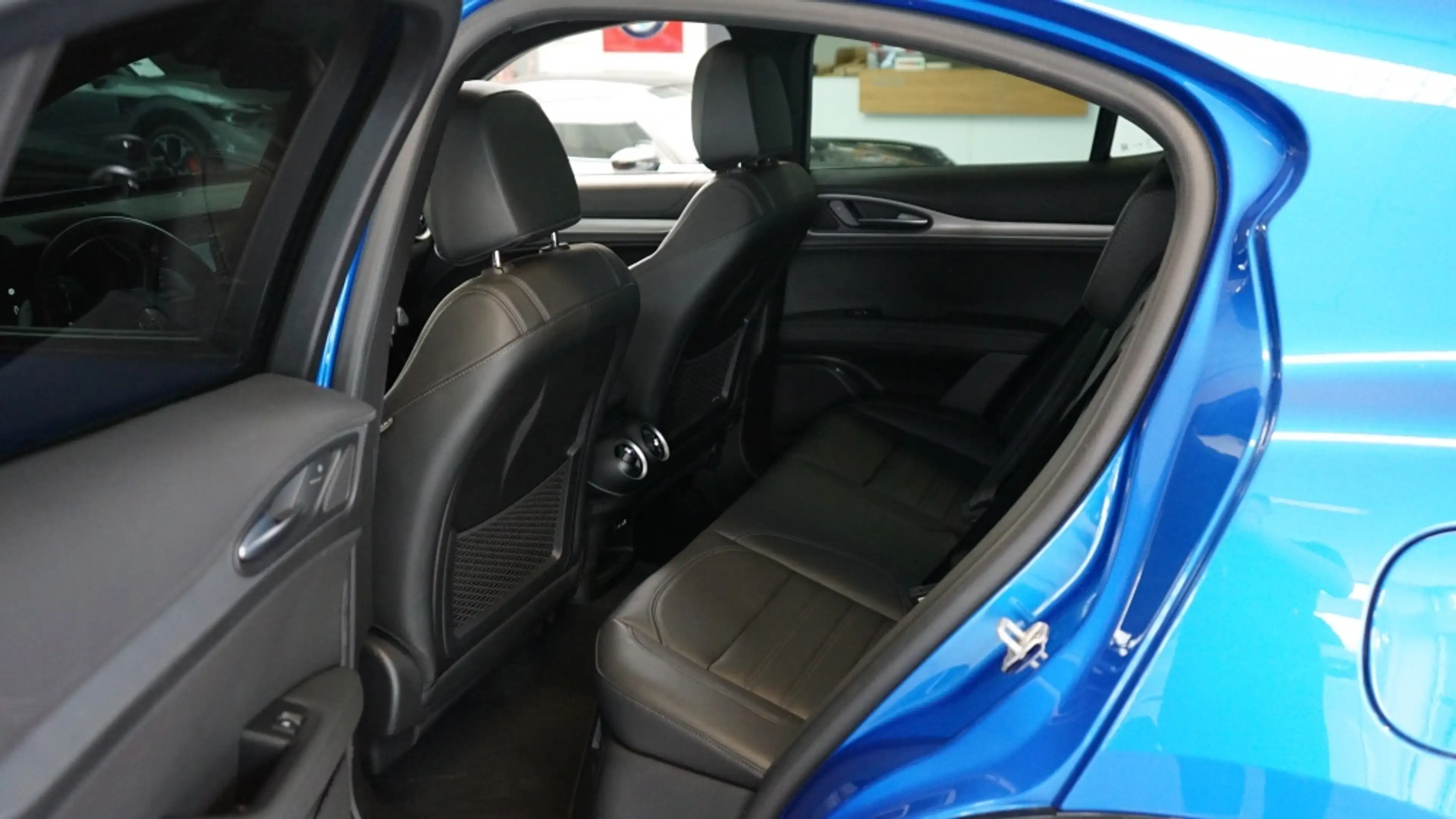 Alfa Romeo Stelvio 2.0 T AWD Veloce | elektr trekhaak | Pano | 21 inc — photo 32
