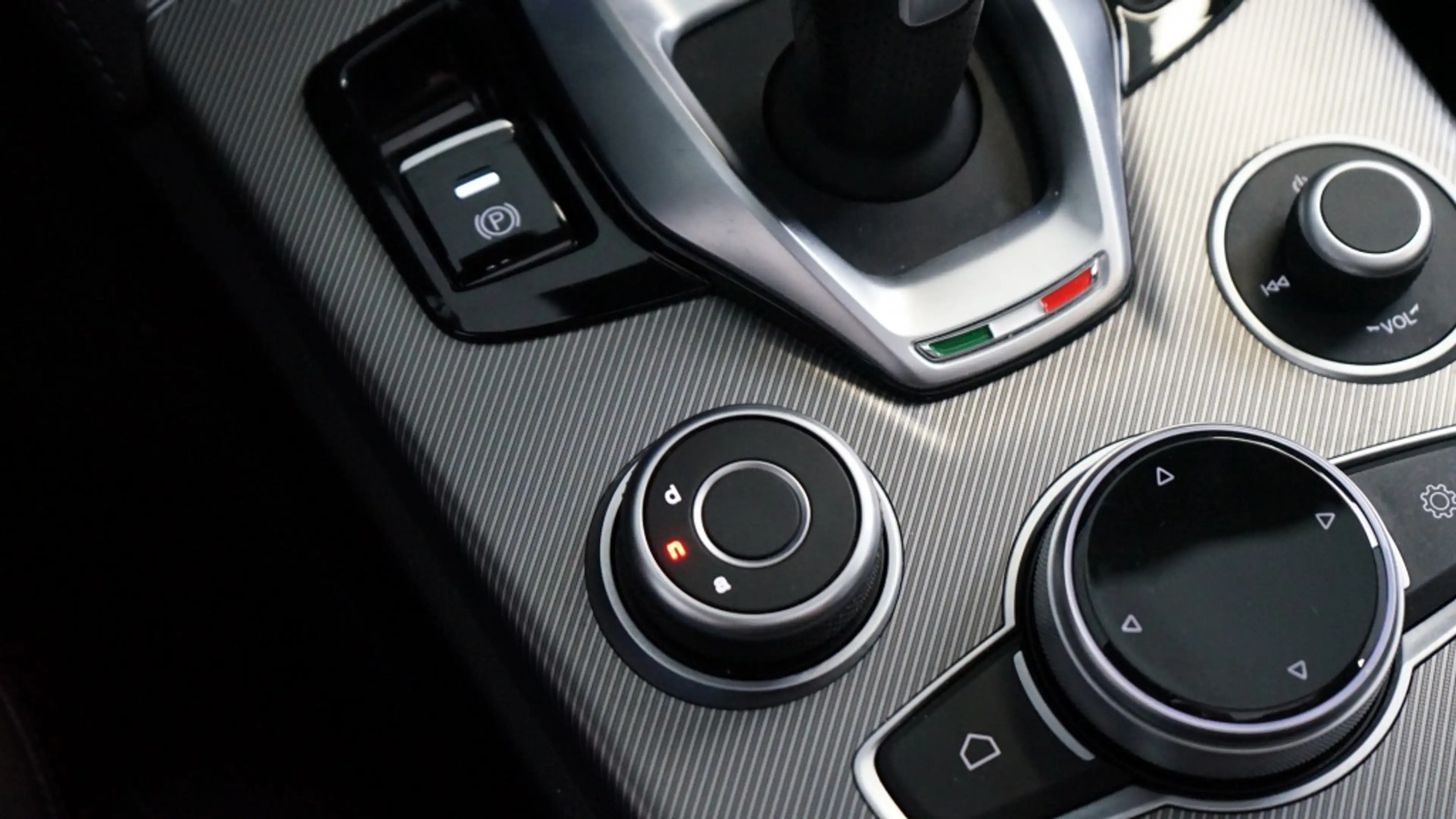 Alfa Romeo Stelvio 2.0 T AWD Veloce | elektr trekhaak | Pano | 21 inc — photo 29