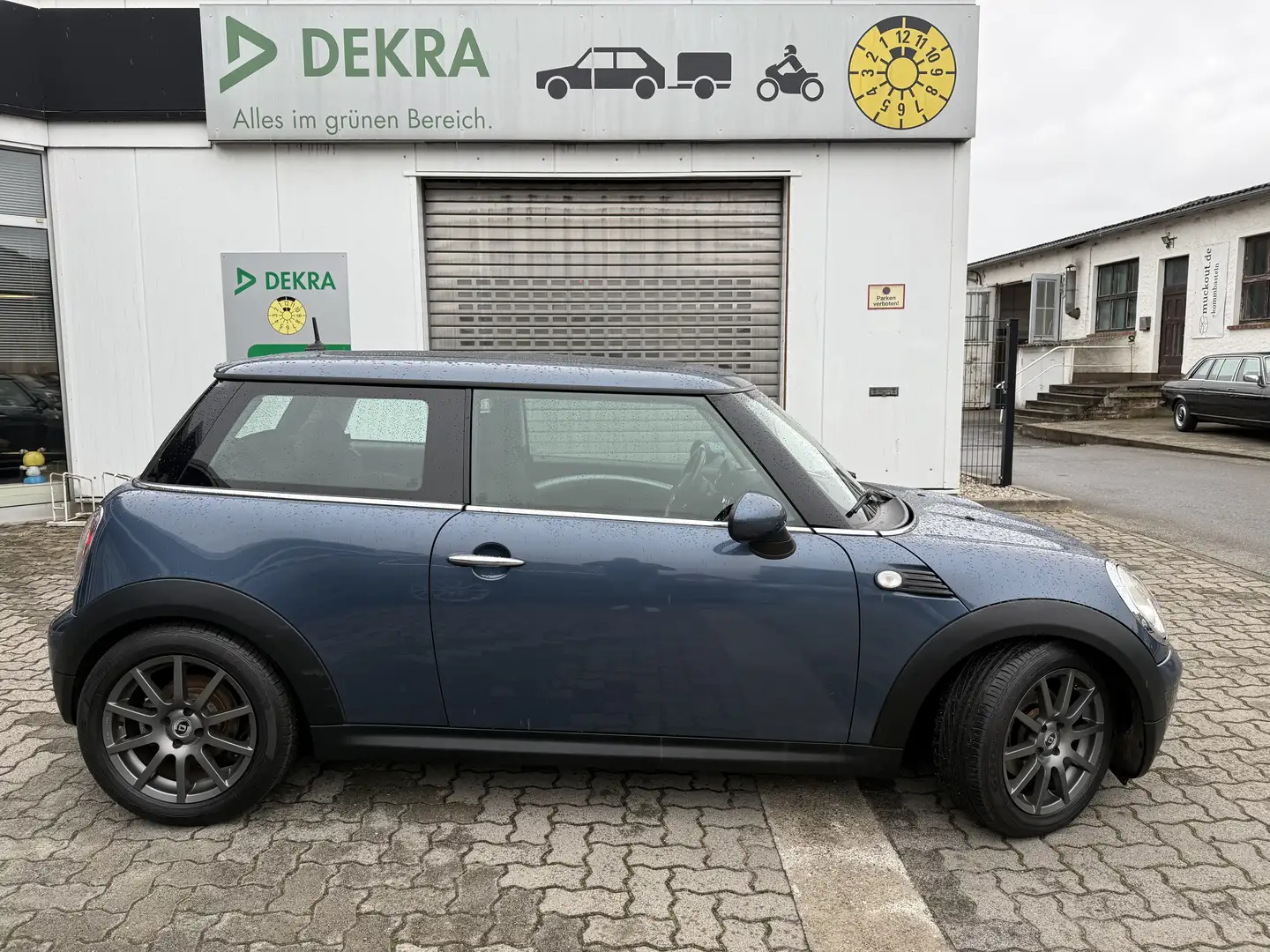 MINI One 3trg.AUTOMATIK mit Klima/ABS/ESP/ZV/EFH/Panorama/ Blau - 2