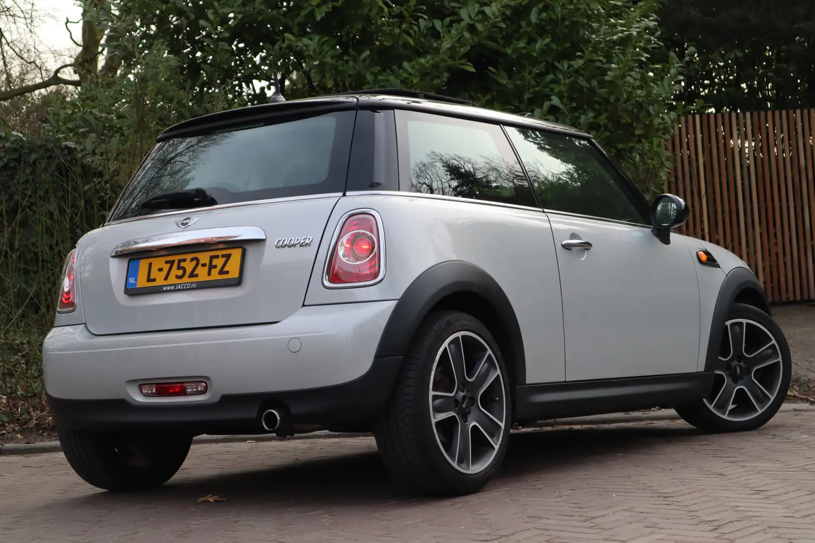 MINI Cooper Mini 1.6 | schuif-/kanteldak | Airco | Gris - 2