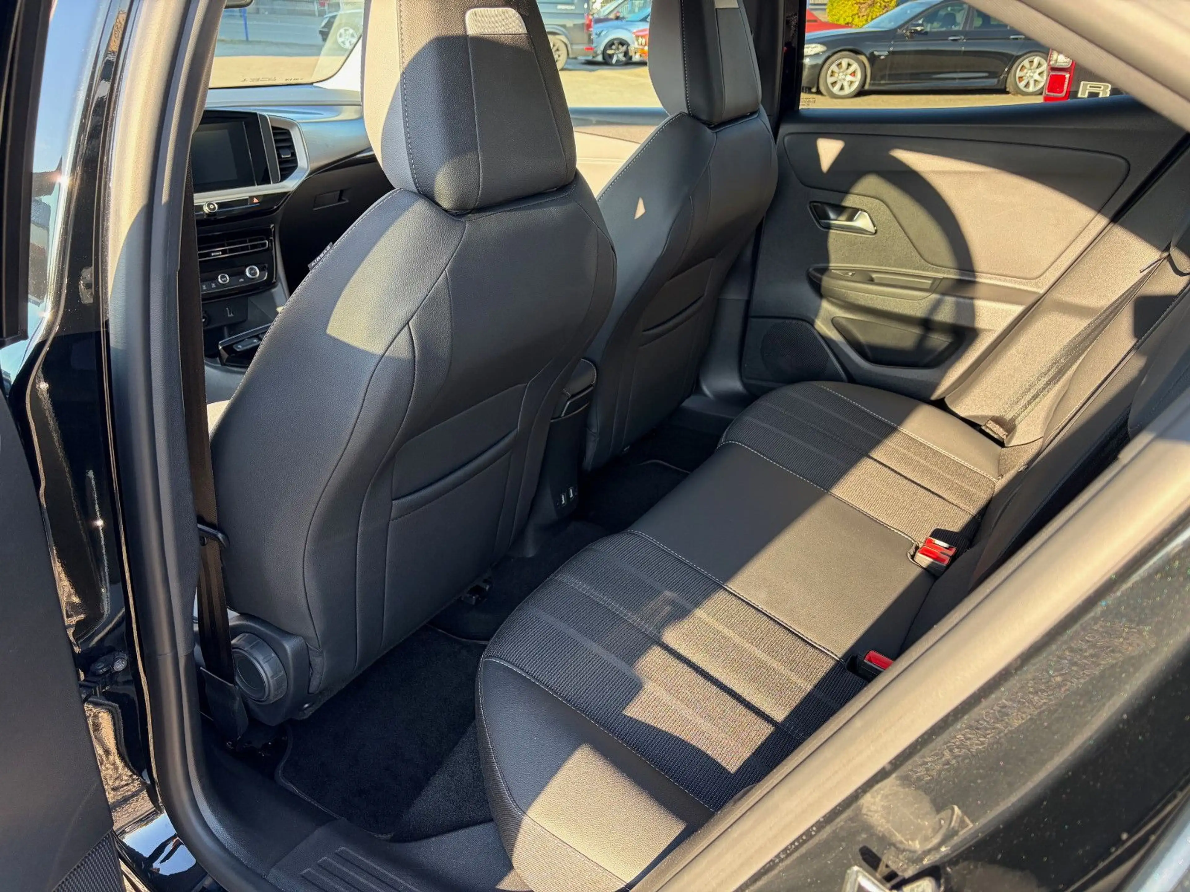 Opel Mokka 1.2 Turbo Elegance +AUTOMATIK+LED+KAM+SHZ+ — photo 9