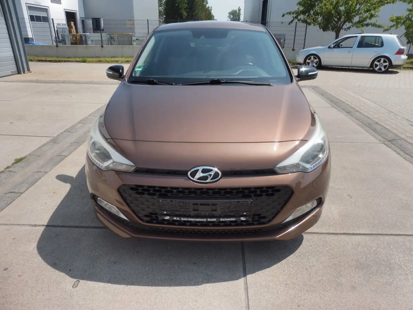 Hyundai i20 1.4 YES! Gold Euro 6 4-türig Braun - 2