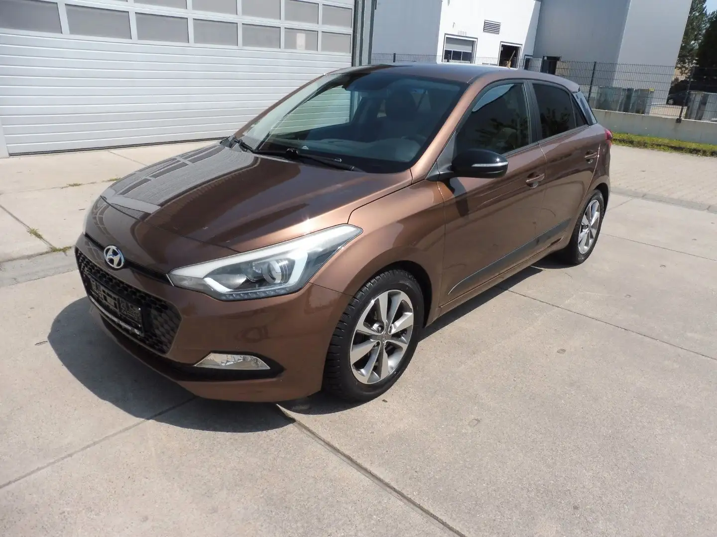 Hyundai i20 1.4 YES! Gold Euro 6 4-türig Braun - 1