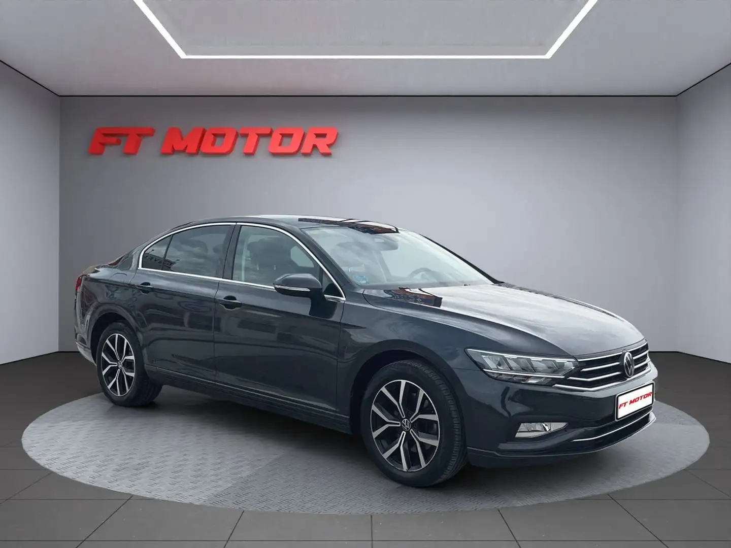 Volkswagen Passat 2.0TDI EVO Executive 110kW Grau - 1