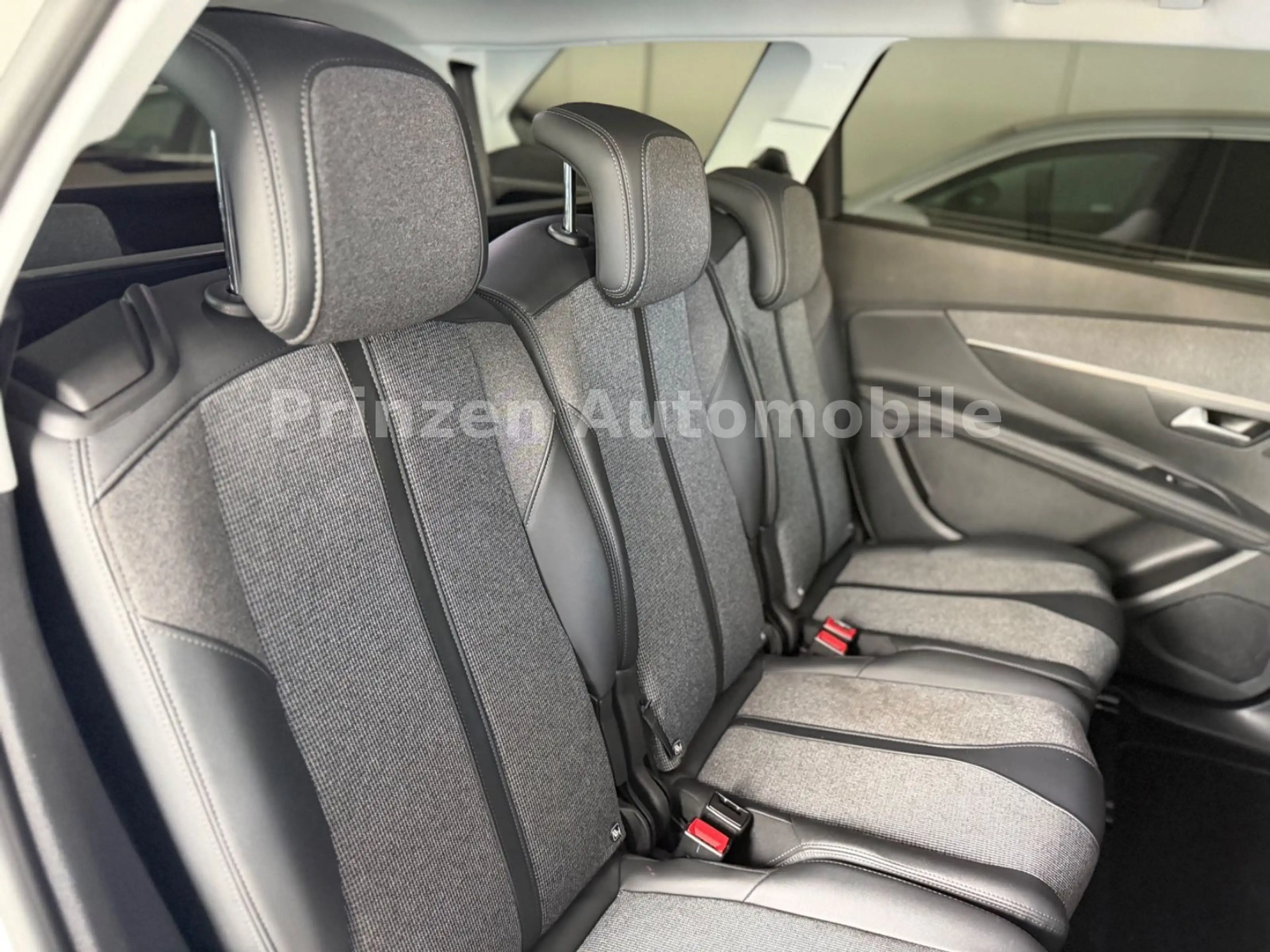 Peugeot 5008 Allure*Busniss*7Sitz*Spur*Apple*Led*360°ACC — photo 13