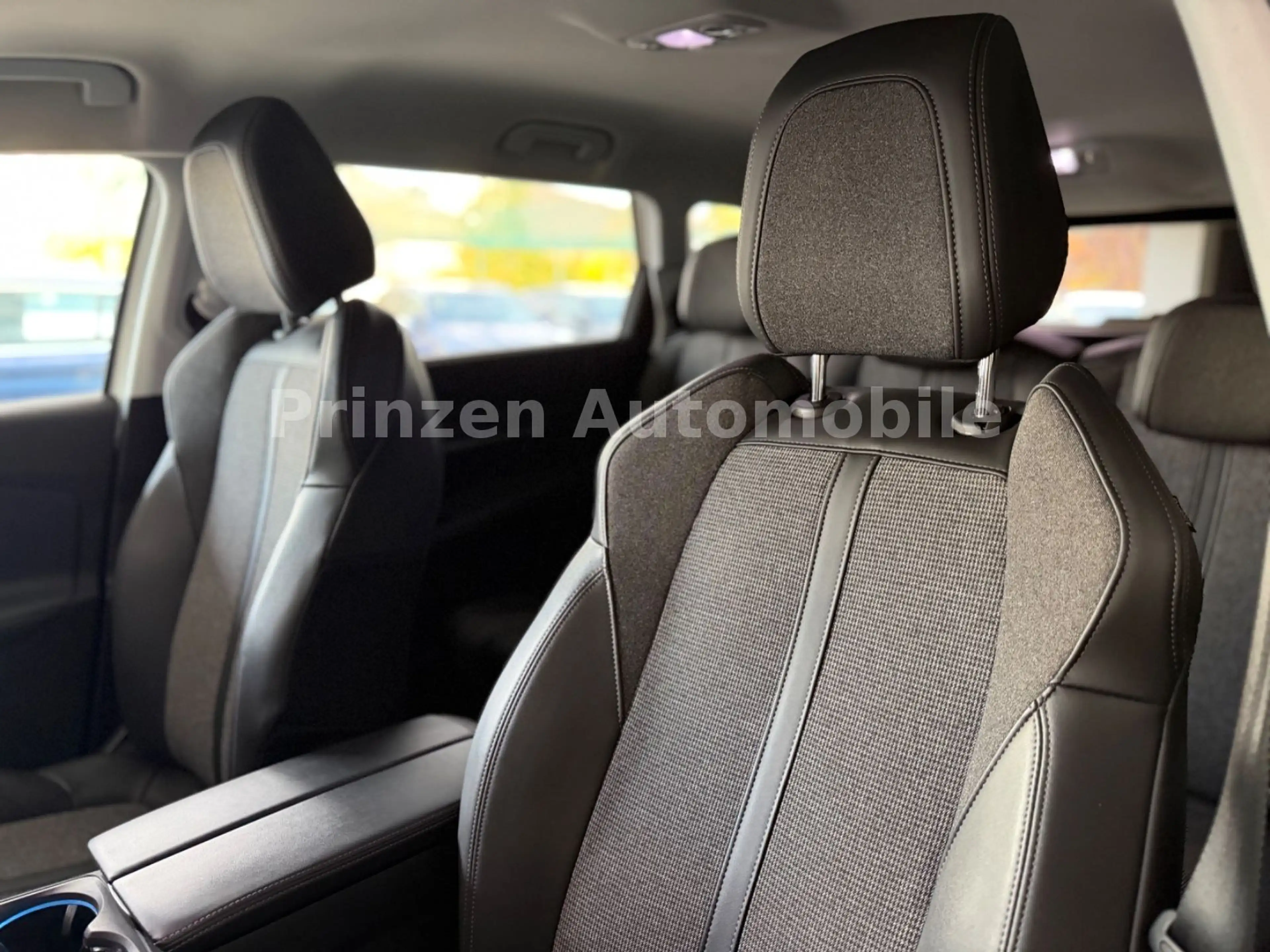 Peugeot 5008 Allure*Busniss*7Sitz*Spur*Apple*Led*360°ACC — photo 9