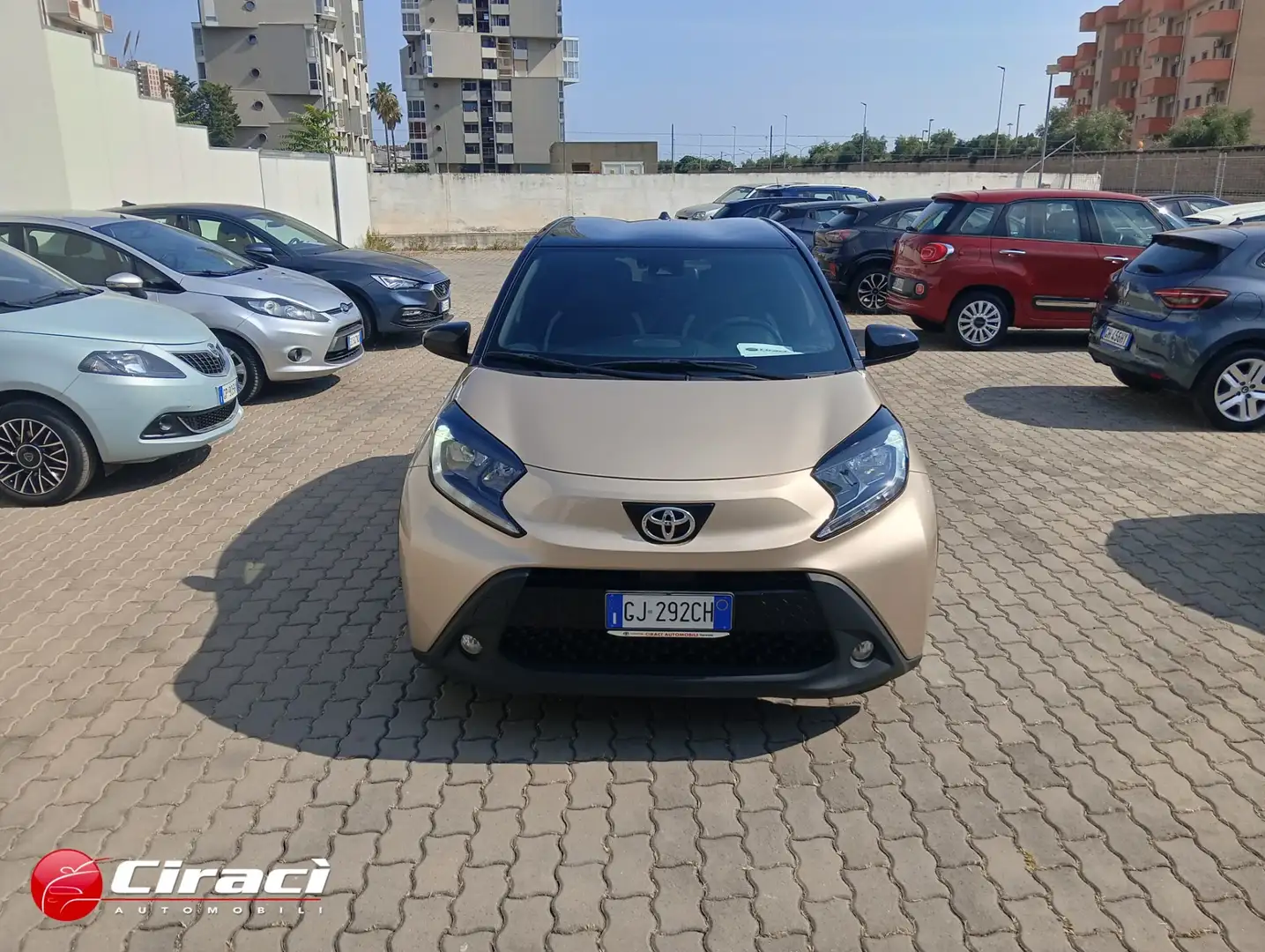 Toyota Aygo X 1.0 VVT-i 72 CV 5 porte Trend Bronzo - 2