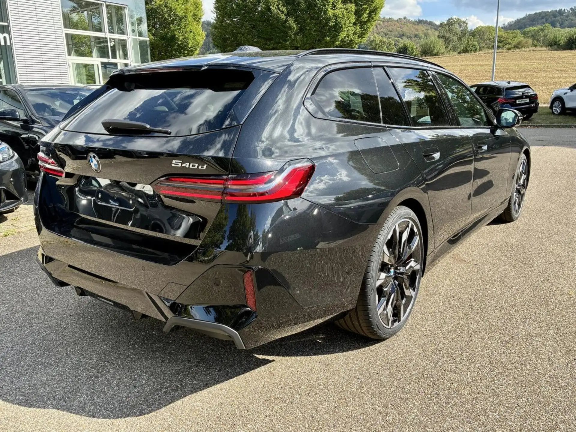BMW 5 Series 540d 2026 검정 사진 5