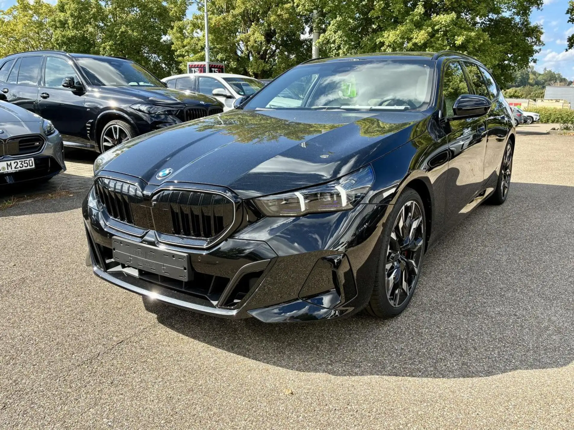 BMW 5 Series 540d 2026 검정 사진 2