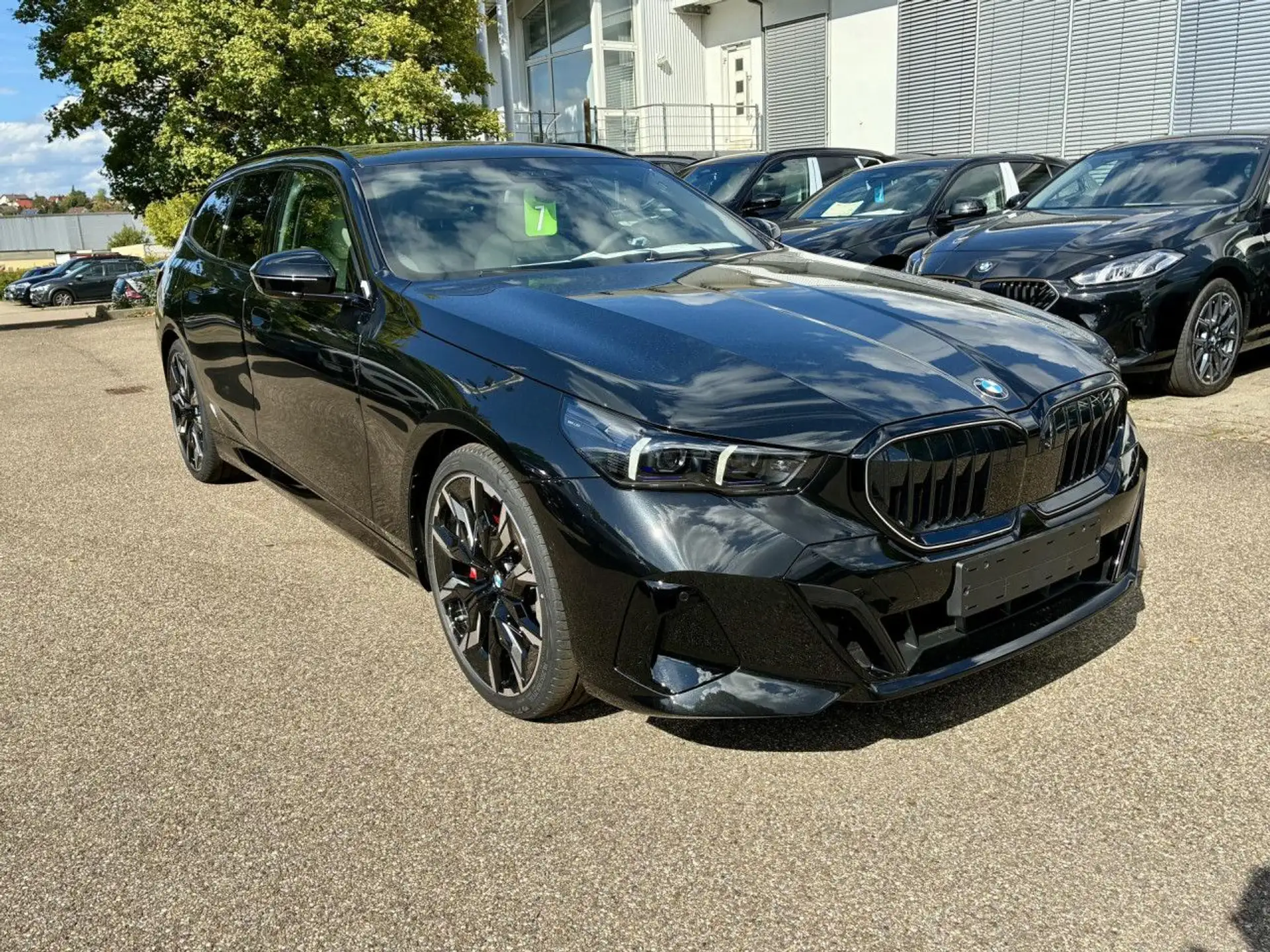 BMW 5 Series 540d 2026 검정 사진 4