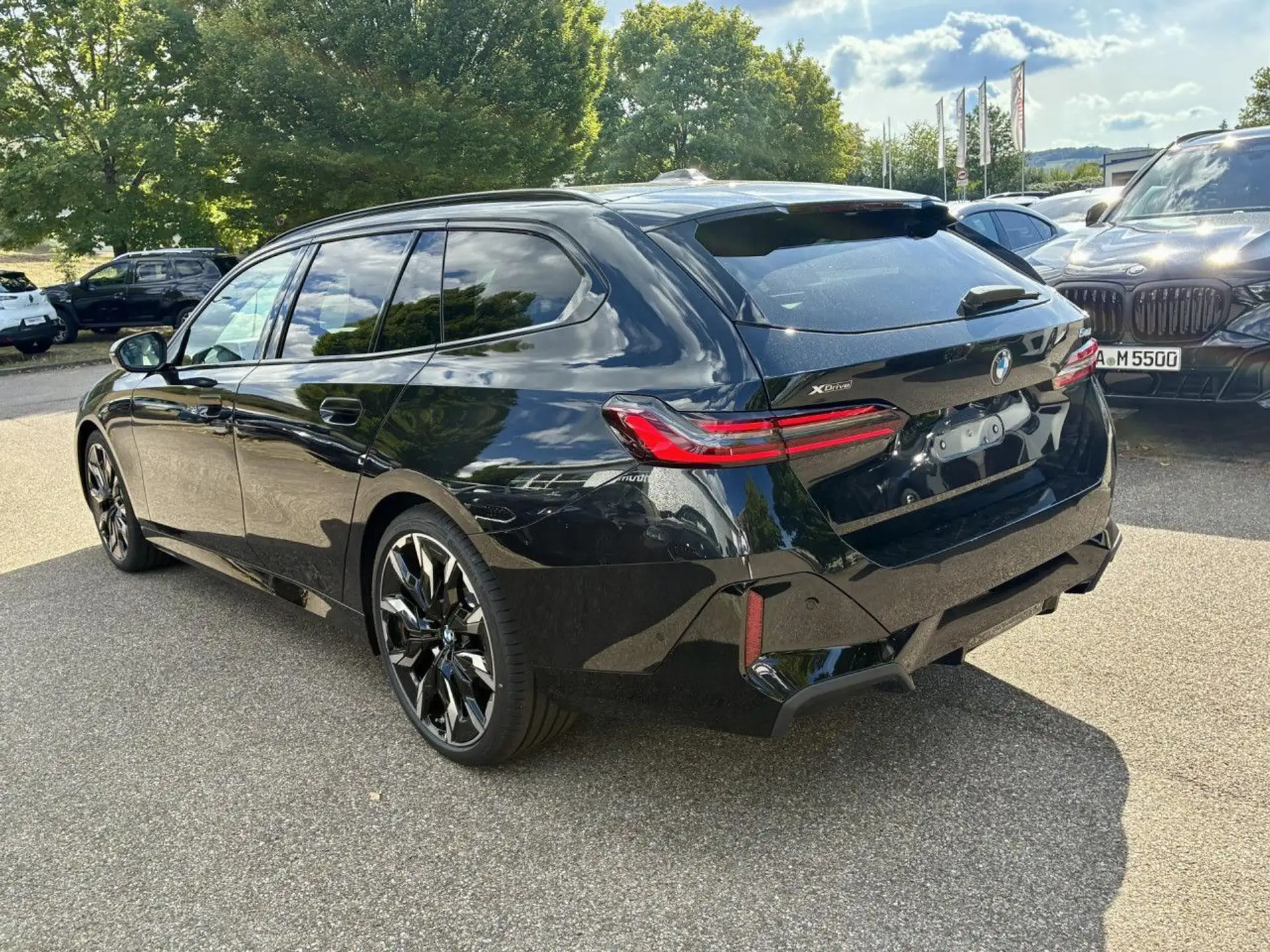 BMW 5 Series 540d 2026 검정 사진 6
