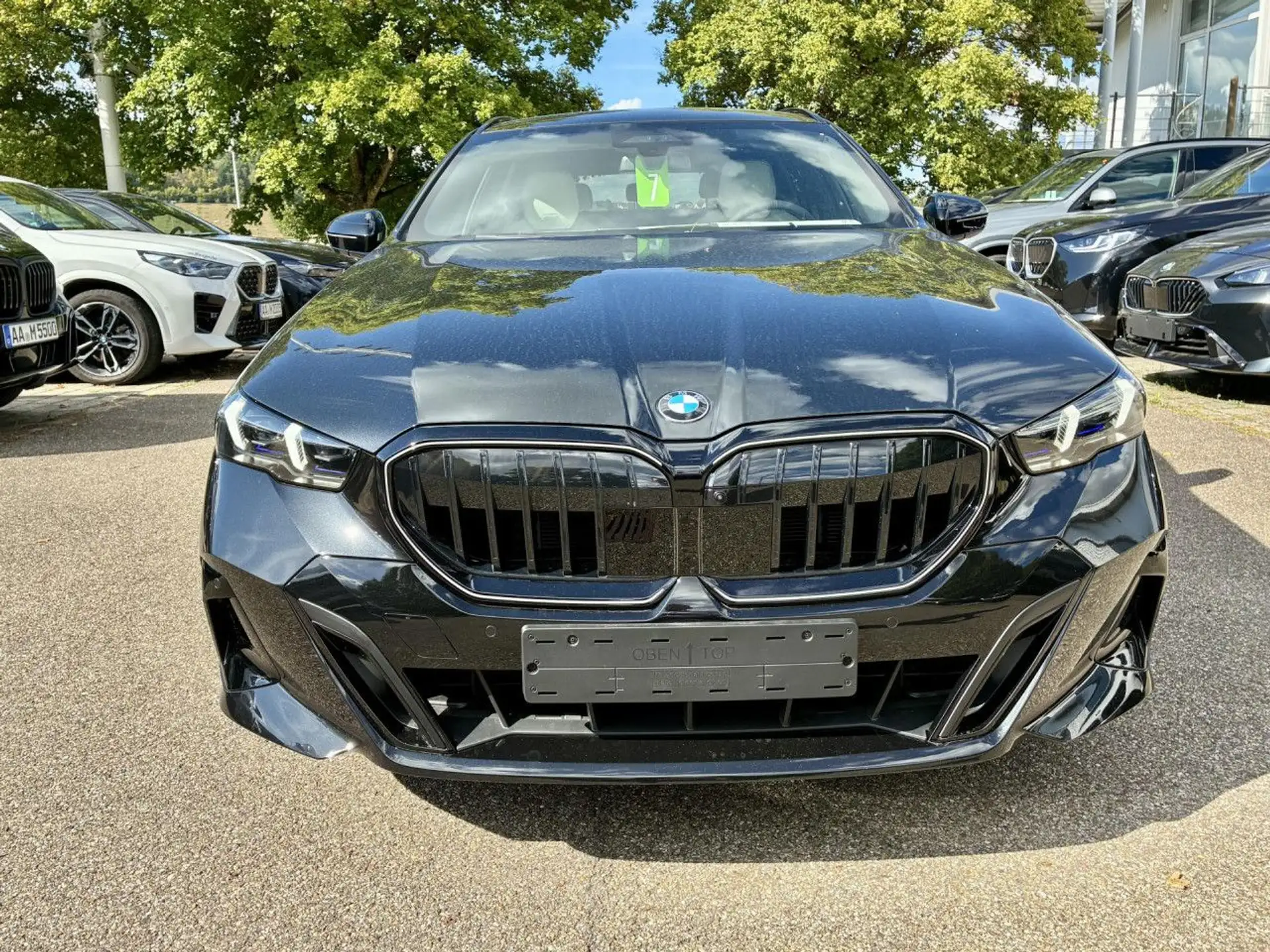 BMW 5 Series 540d 2026 검정 사진 3