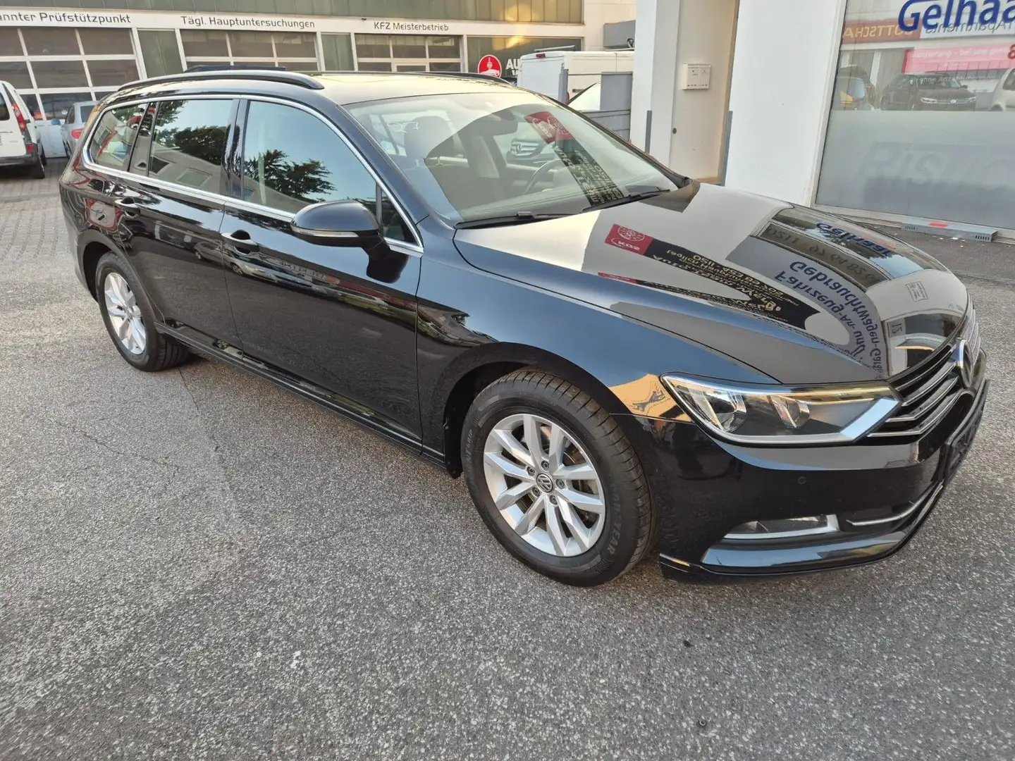 Volkswagen Passat Variant Comfortline 2.0 TDI AHK Pano Kam. Schwarz - 2