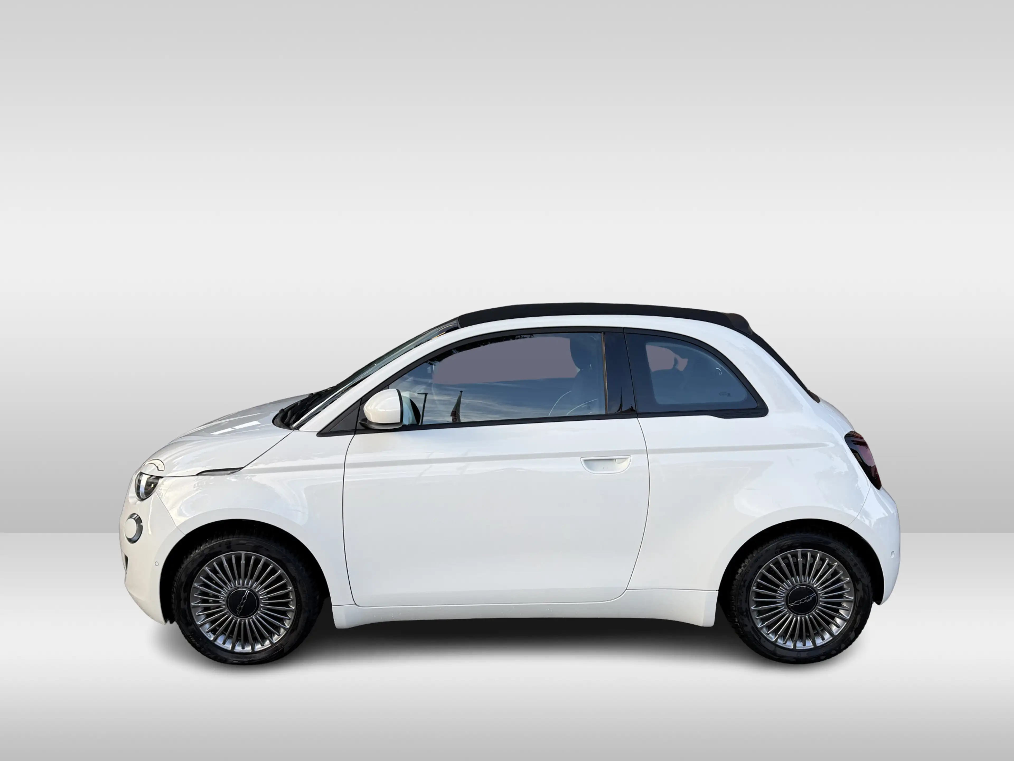 Fiat 500C Urban 42 kWh | SOH 98.43% | all season banden | st — photo 2