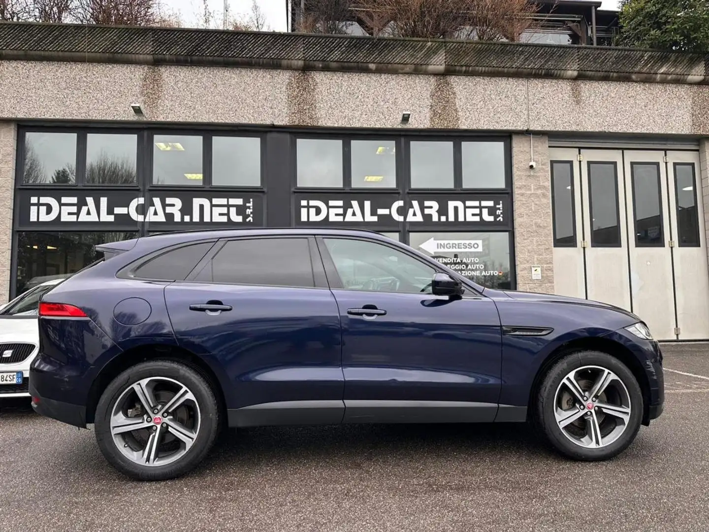 Jaguar F-Pace F-Pace 2.0d i4 Portfolio 180cv auto my20 Bleu - 2