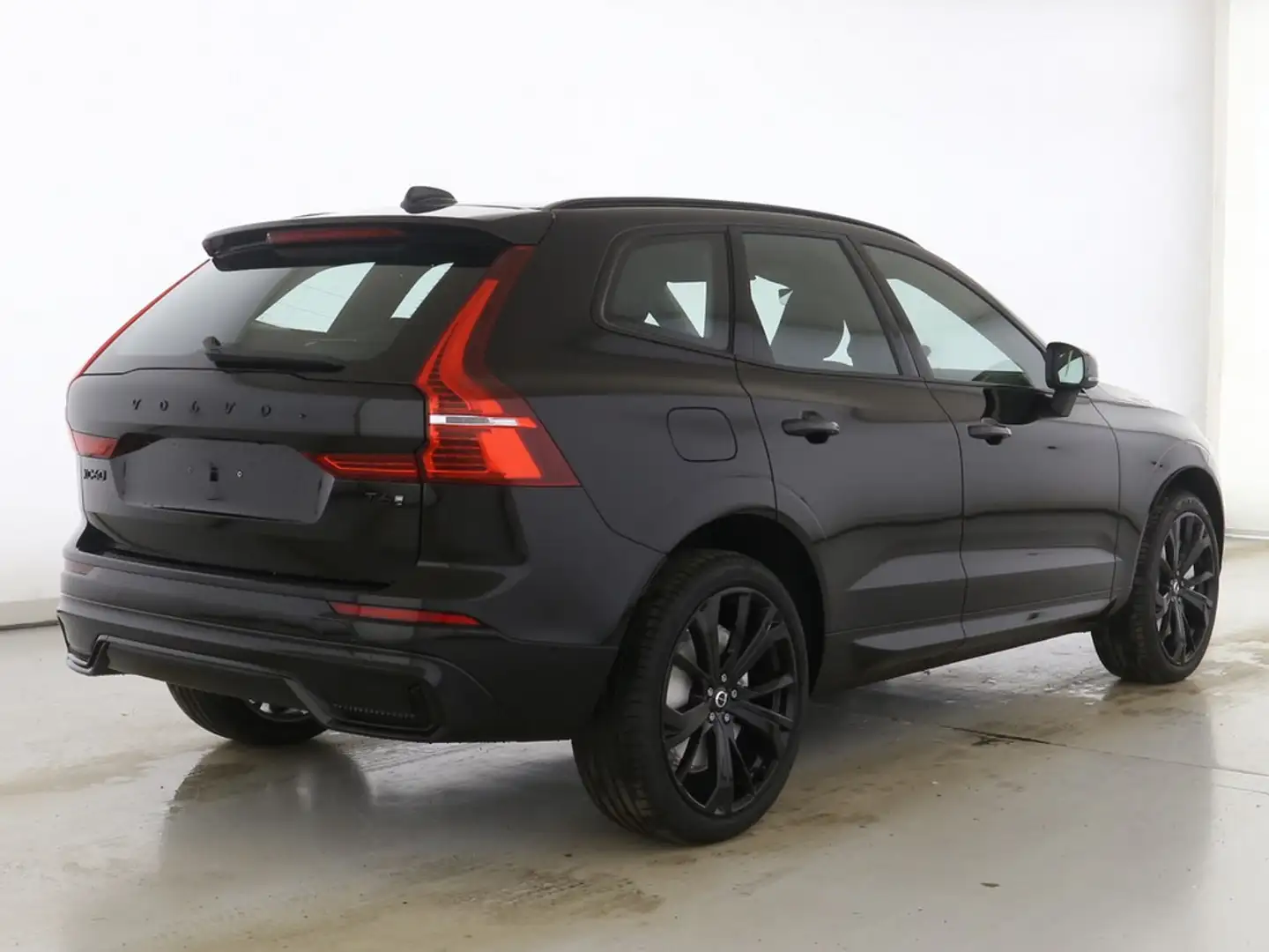 Volvo XC60 T6 AWD Plus Black Edition AHK 360° PANO Zwart - 2