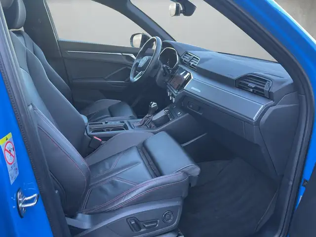 Audi Q3 view 14