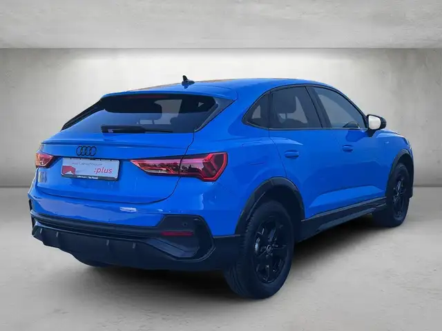 Audi Q3 view 4