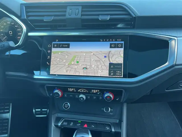 Audi Q3 view 11