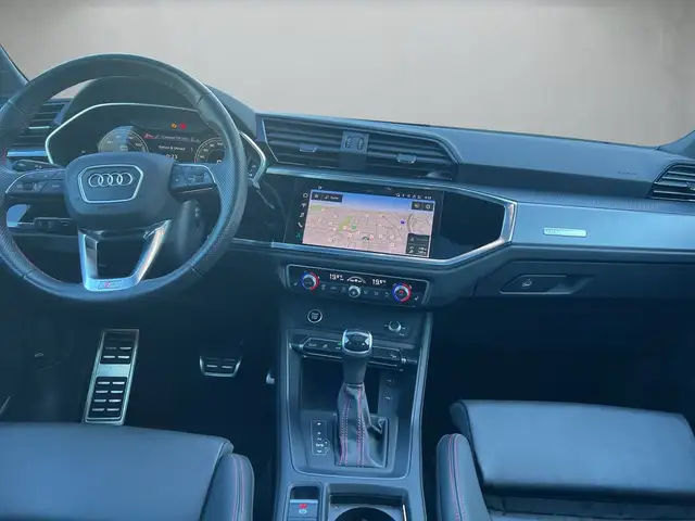 Audi Q3 view 9