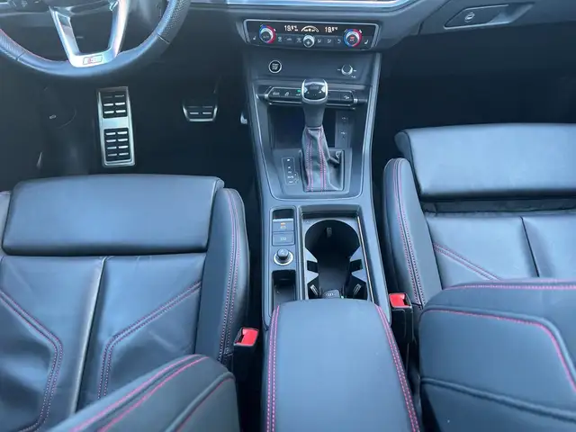 Audi Q3 view 10