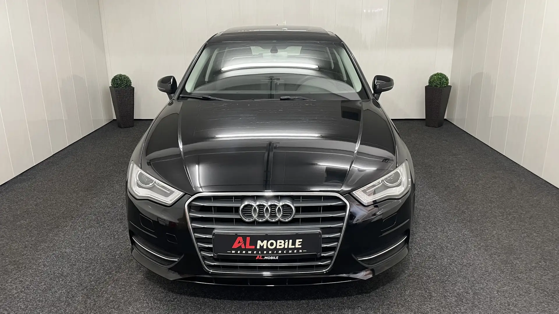 Audi A3 attraction 1.4 TFSI Automatik  XENON SHZ NAVI PDC Schwarz - 2
