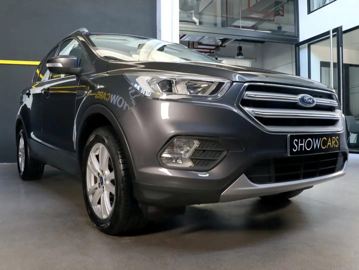 Ford Kuga 1.5TDCi Auto S&S Titanium 4x2 120 Gris - 2