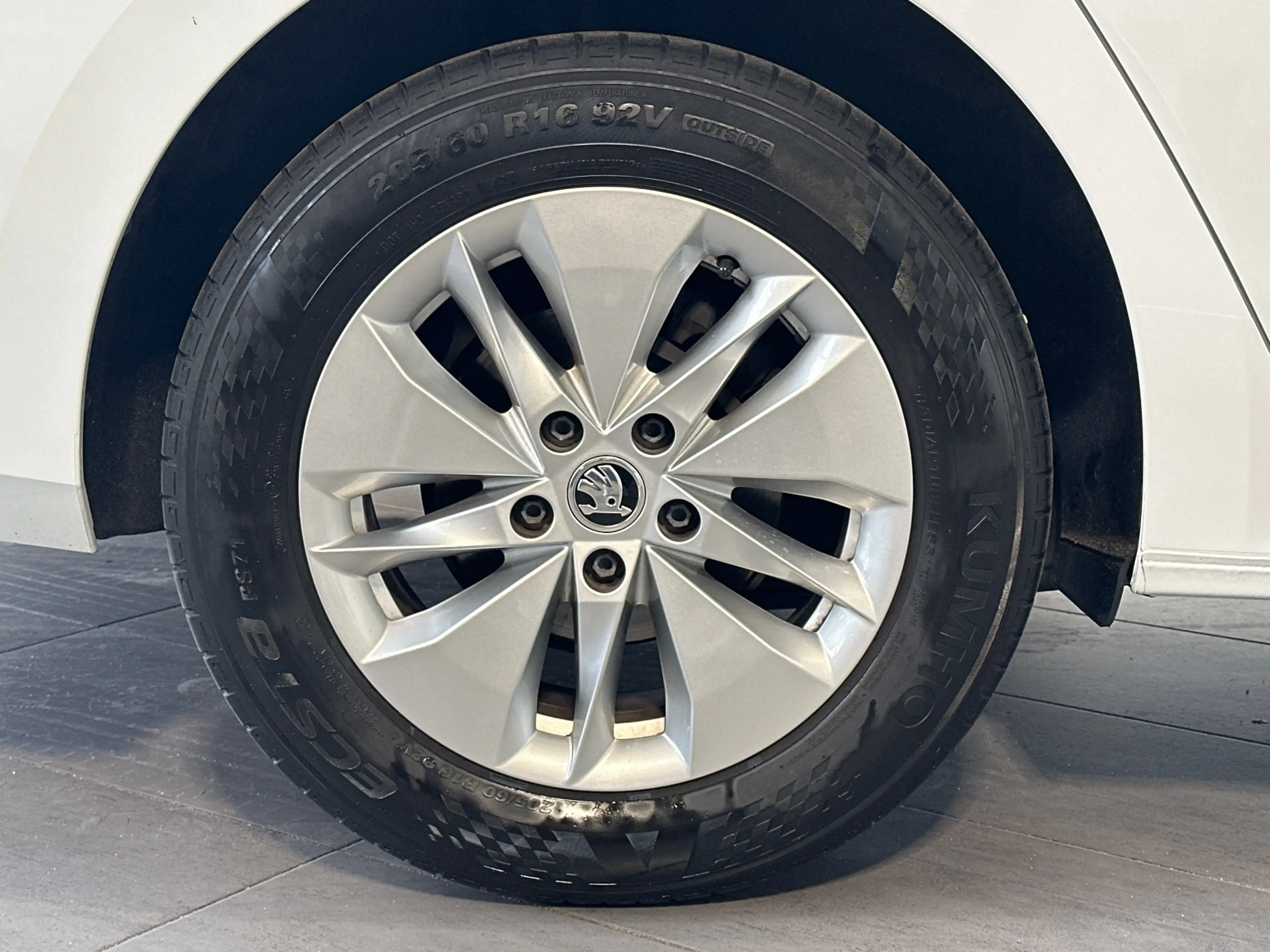 Skoda Octavia Combi 2.0 TDI DSG Ambition NAV+LED+ACC+KESSY+SHZ — photo 3