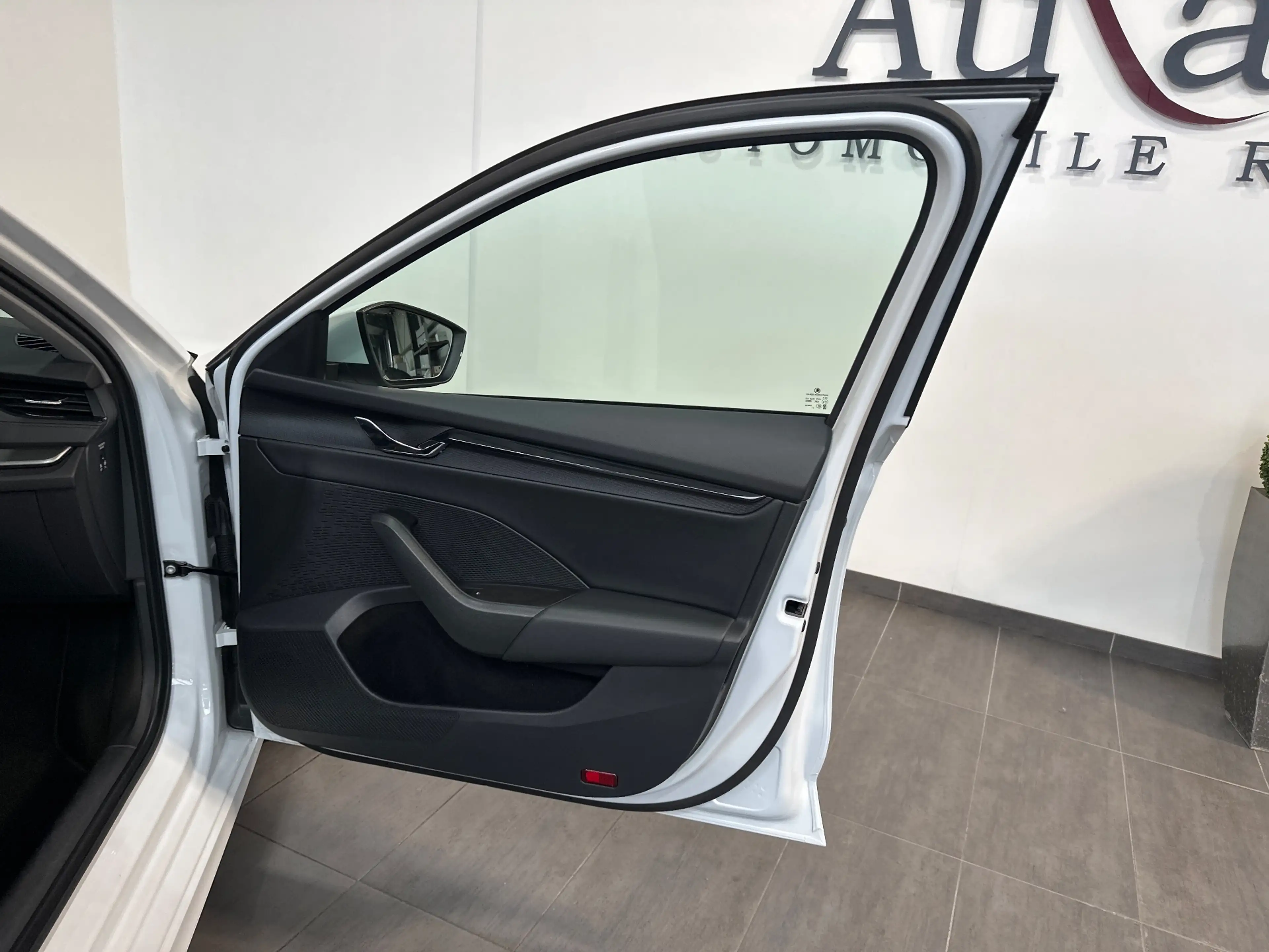 Skoda Octavia Combi 2.0 TDI DSG Ambition NAV+LED+ACC+KESSY+SHZ — photo 7