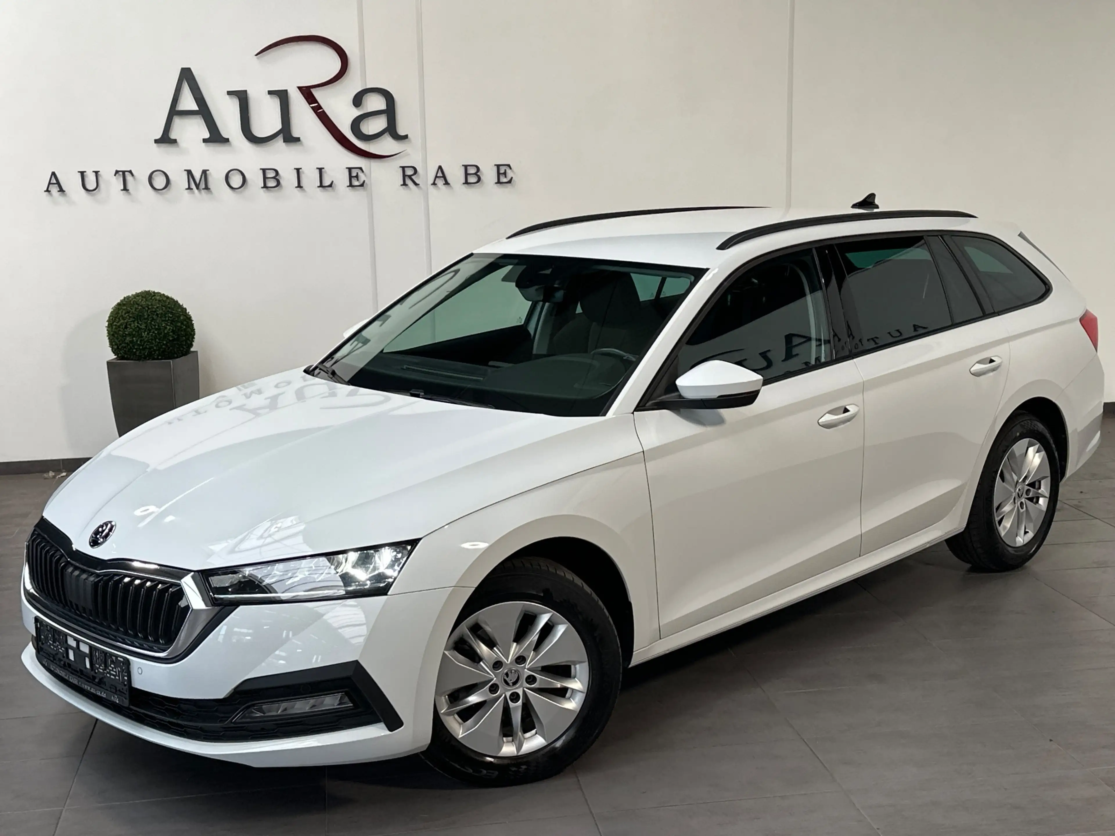 Skoda Octavia Combi 2.0 TDI DSG Ambition NAV+LED+ACC+KESSY+SHZ — photo 2