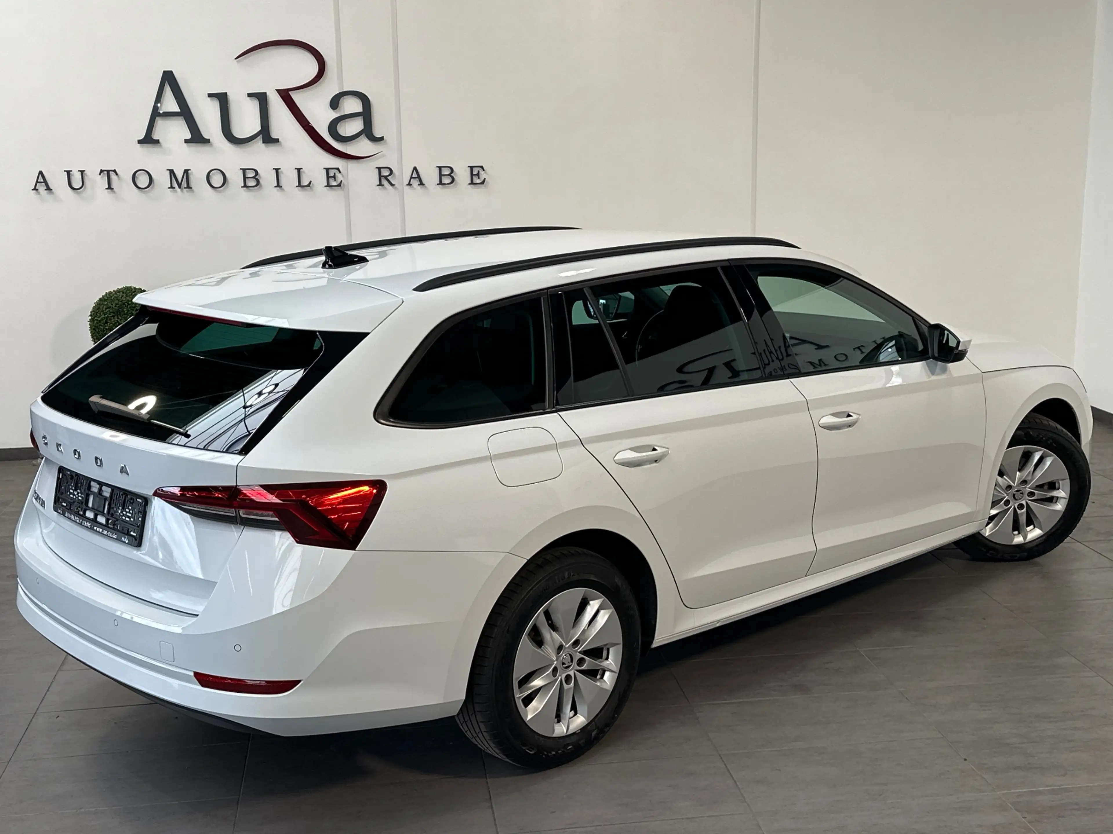 Skoda Octavia Combi 2.0 TDI DSG Ambition NAV+LED+ACC+KESSY+SHZ — photo 5