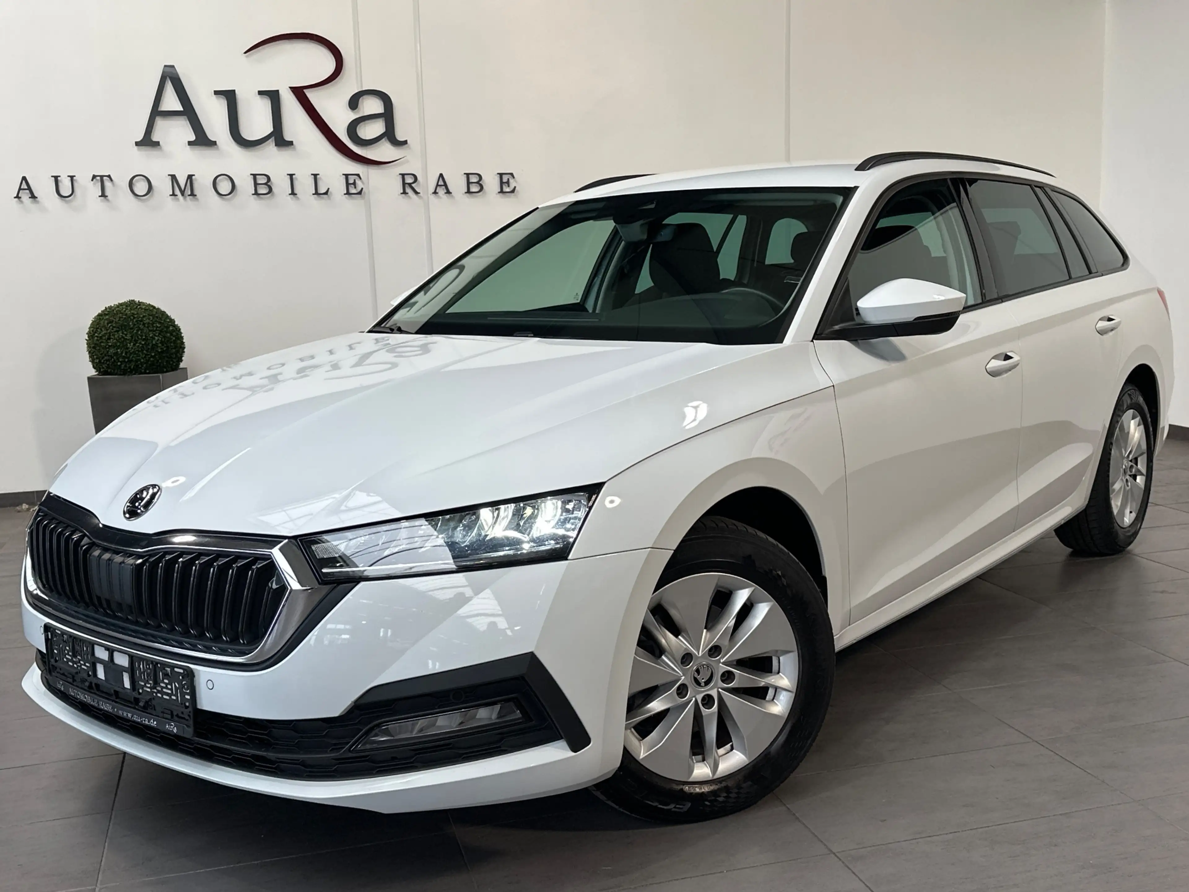 Skoda Octavia Combi 2.0 TDI DSG Ambition NAV+LED+ACC+KESSY+SHZ