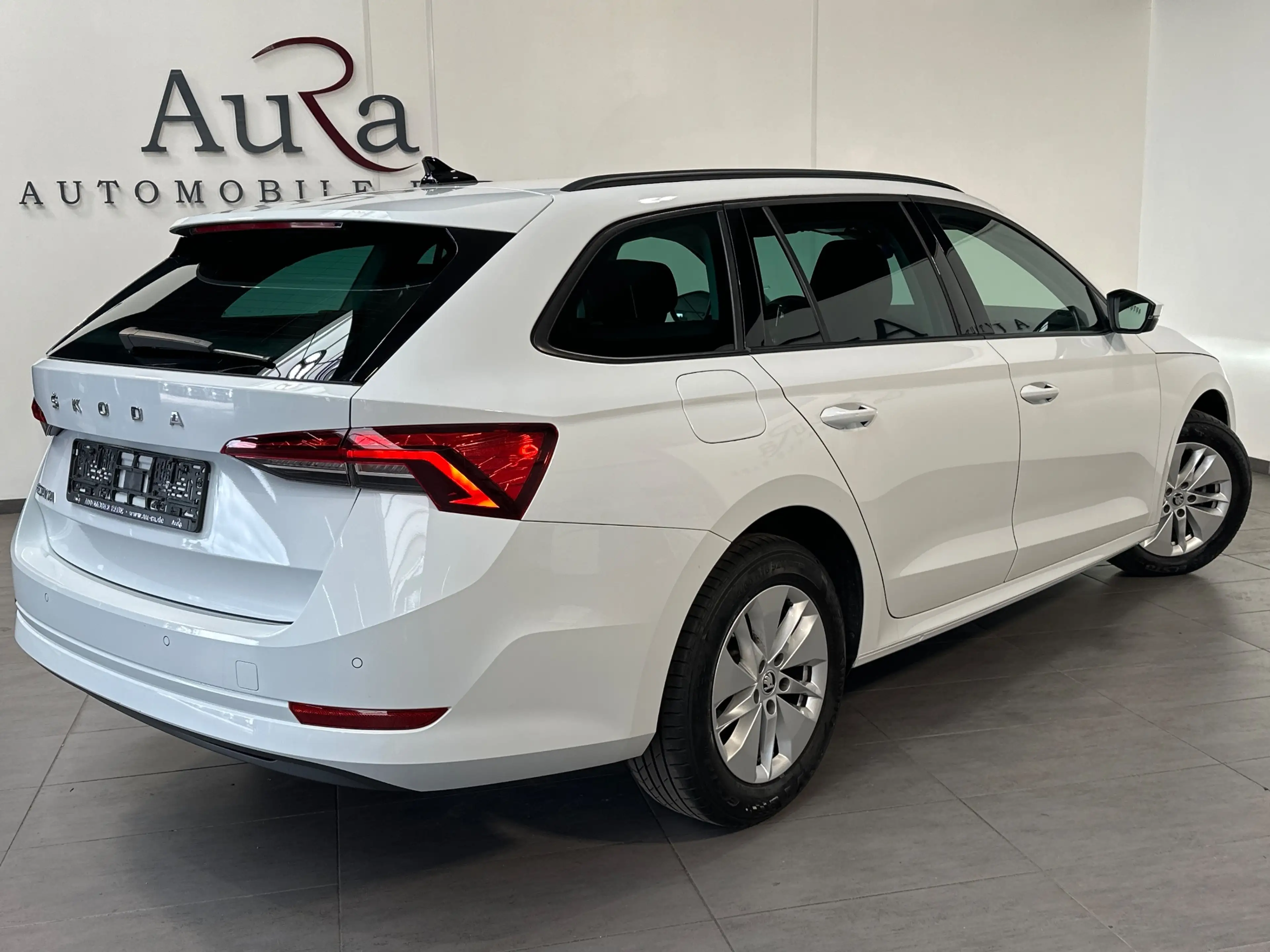 Skoda Octavia Combi 2.0 TDI DSG Ambition NAV+LED+ACC+KESSY+SHZ — photo 4