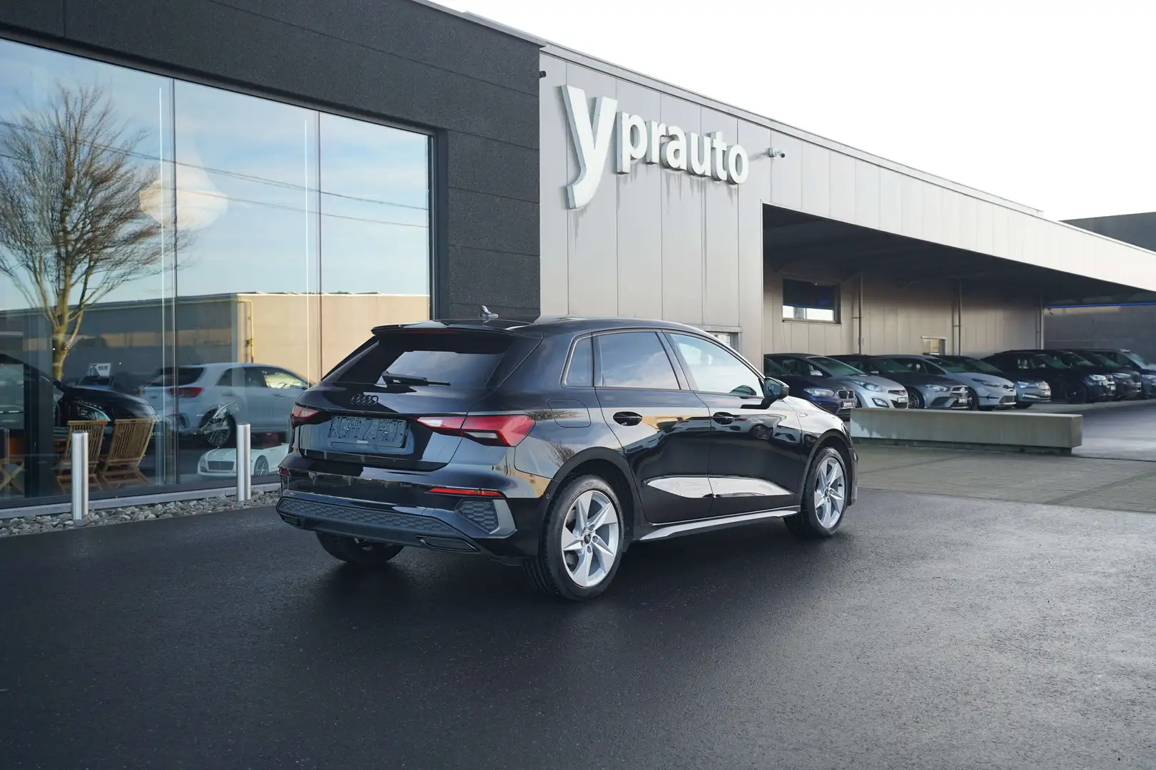 Audi A3 A3 40TFSIe Hybride S-line Blackline ACC DAB Navi Zwart - 2