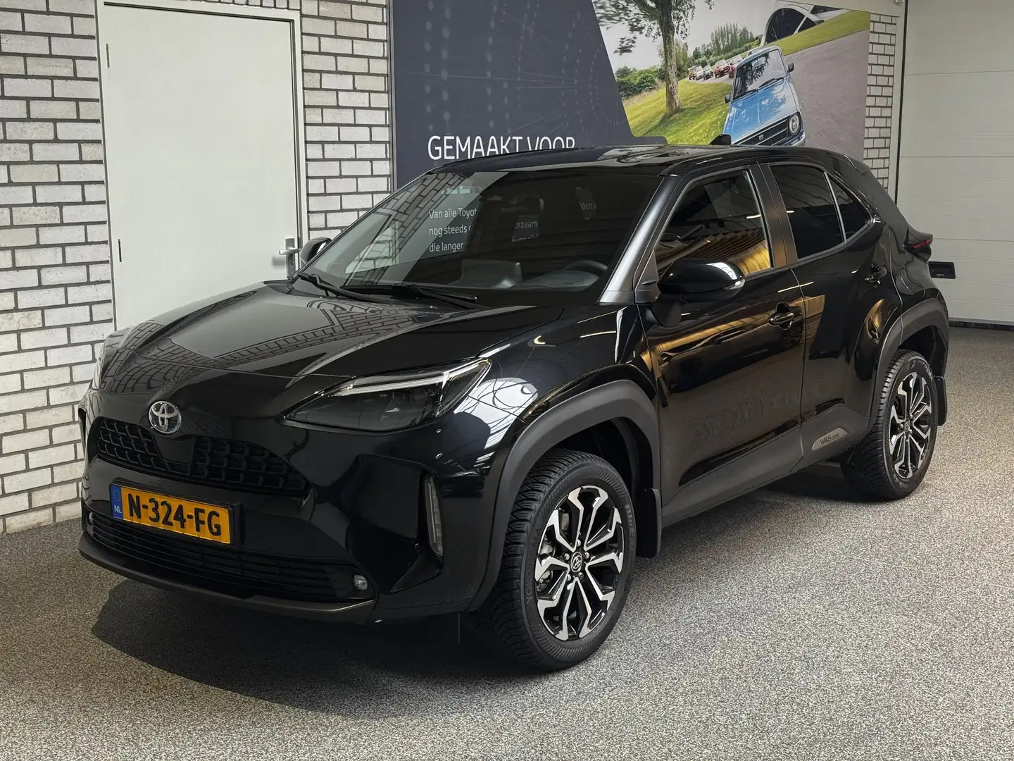 Toyota Yaris Cross 1.5 Hybrid First Edition automaat Zwart - 2