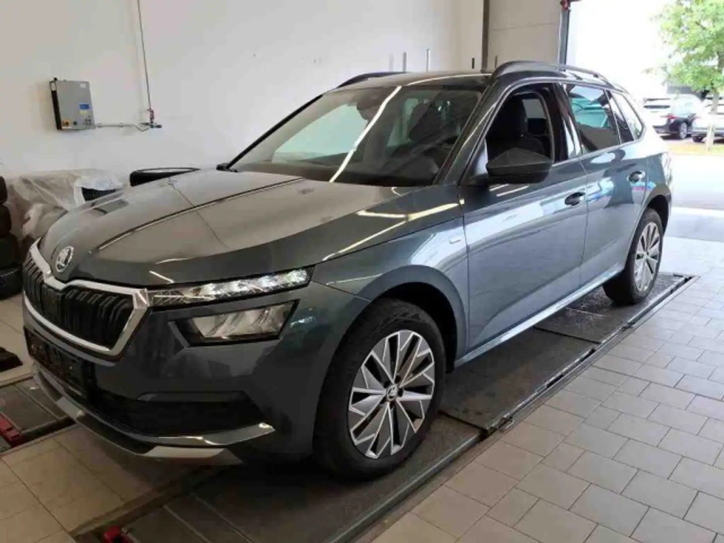 Skoda Kamiq 1.0 TSI CLEVER LED+KLIMA+SITZHEIZUNG+GRA Grau - 2