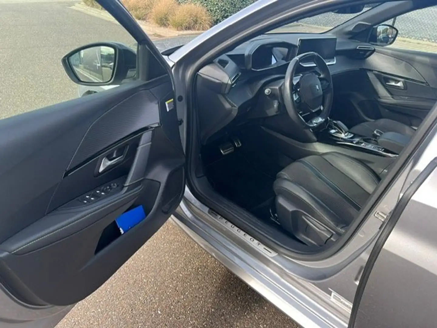 Peugeot e-208 208 Elektromotor 136 GT Pack Argent - 1