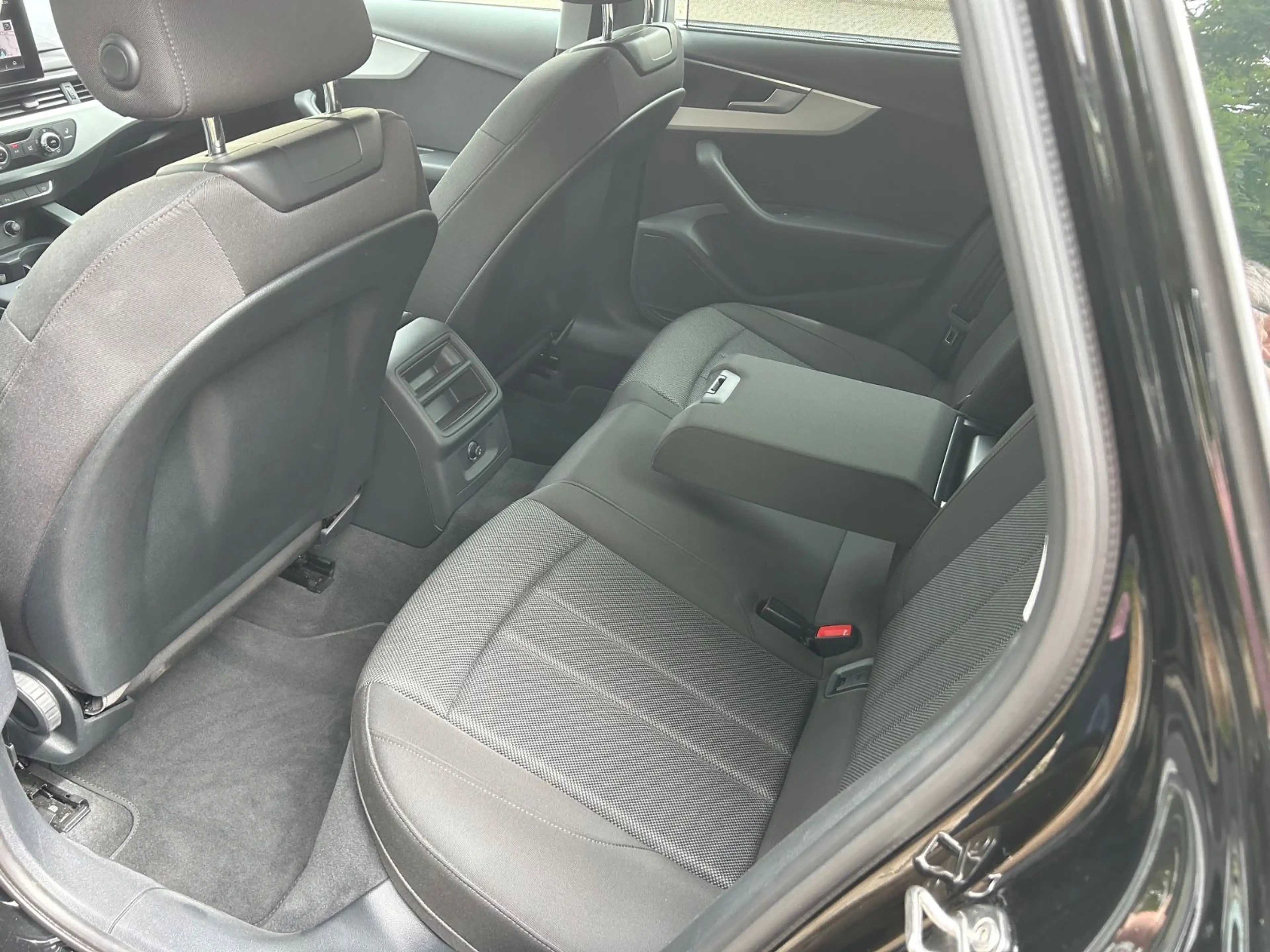 Audi A4 Avant 35 TFSI DSG — photo 12